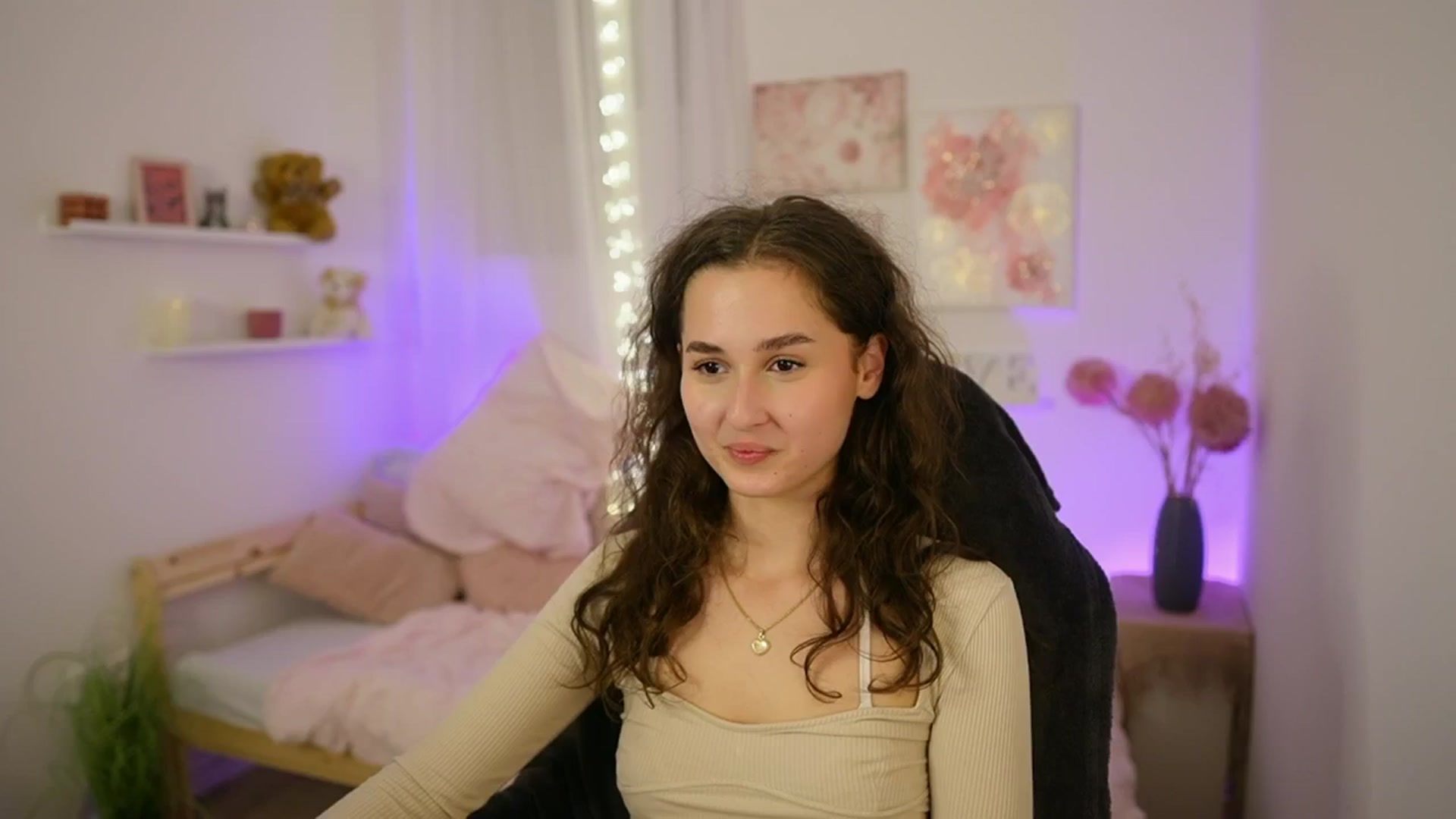 Gallery image thumbnail from Anita_Grey_'s myfreecams stream on, 11/08/2025, 24:03 image 17 of 20