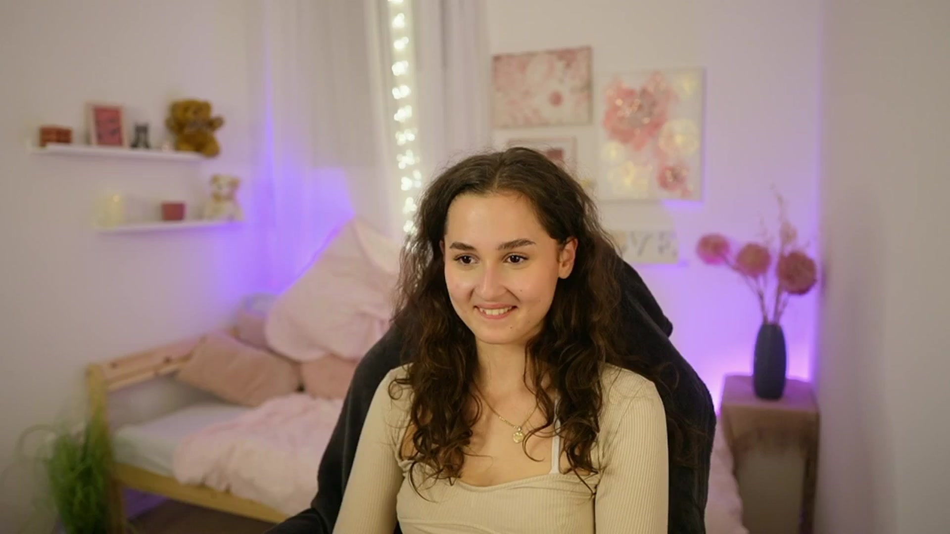 Gallery image thumbnail from Anita_Grey_'s myfreecams stream on, 11/08/2025, 24:03 image 9 of 20