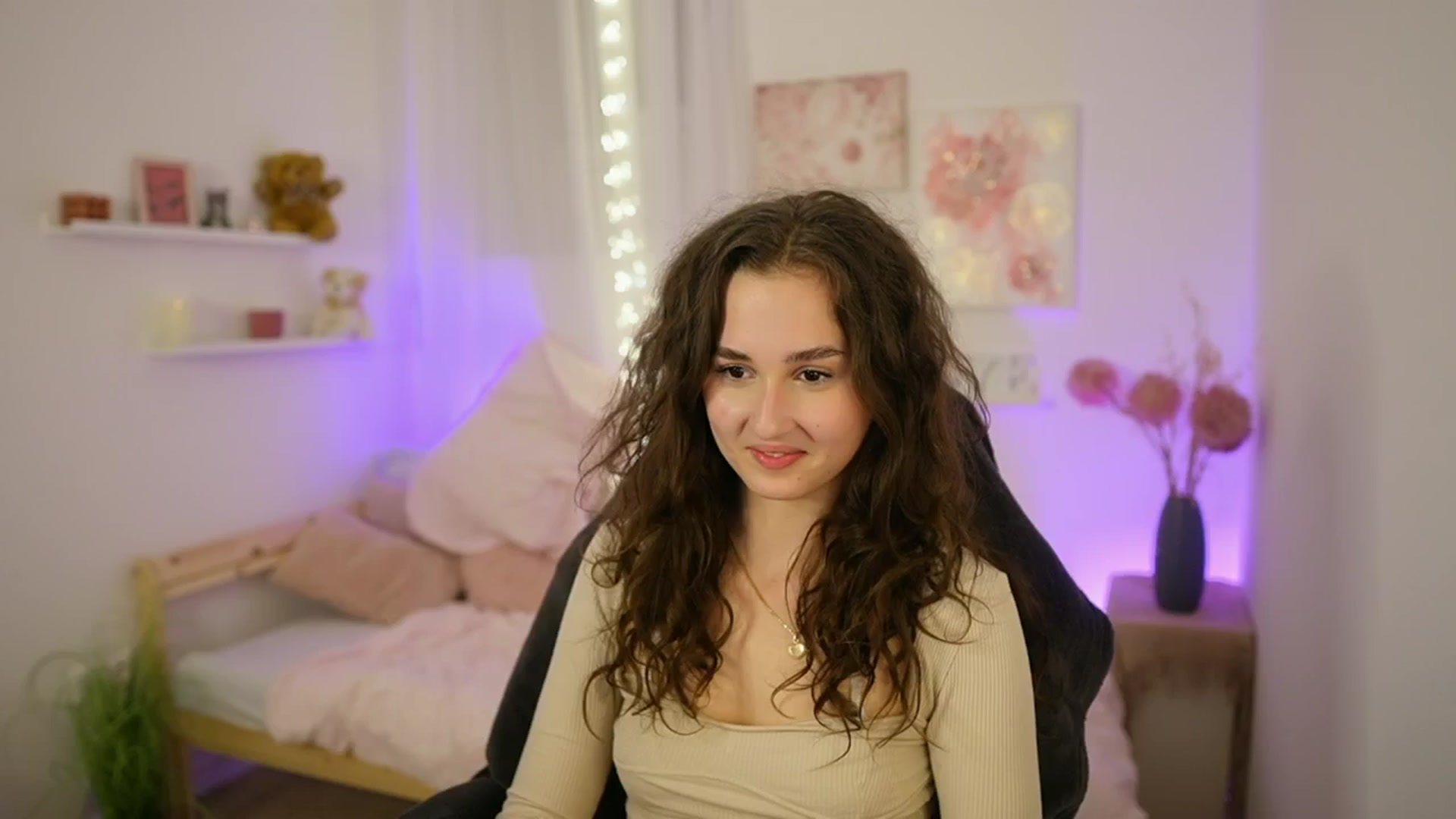 Gallery image thumbnail from Anita_Grey_'s myfreecams stream on, 11/08/2025, 24:03 image 5 of 20