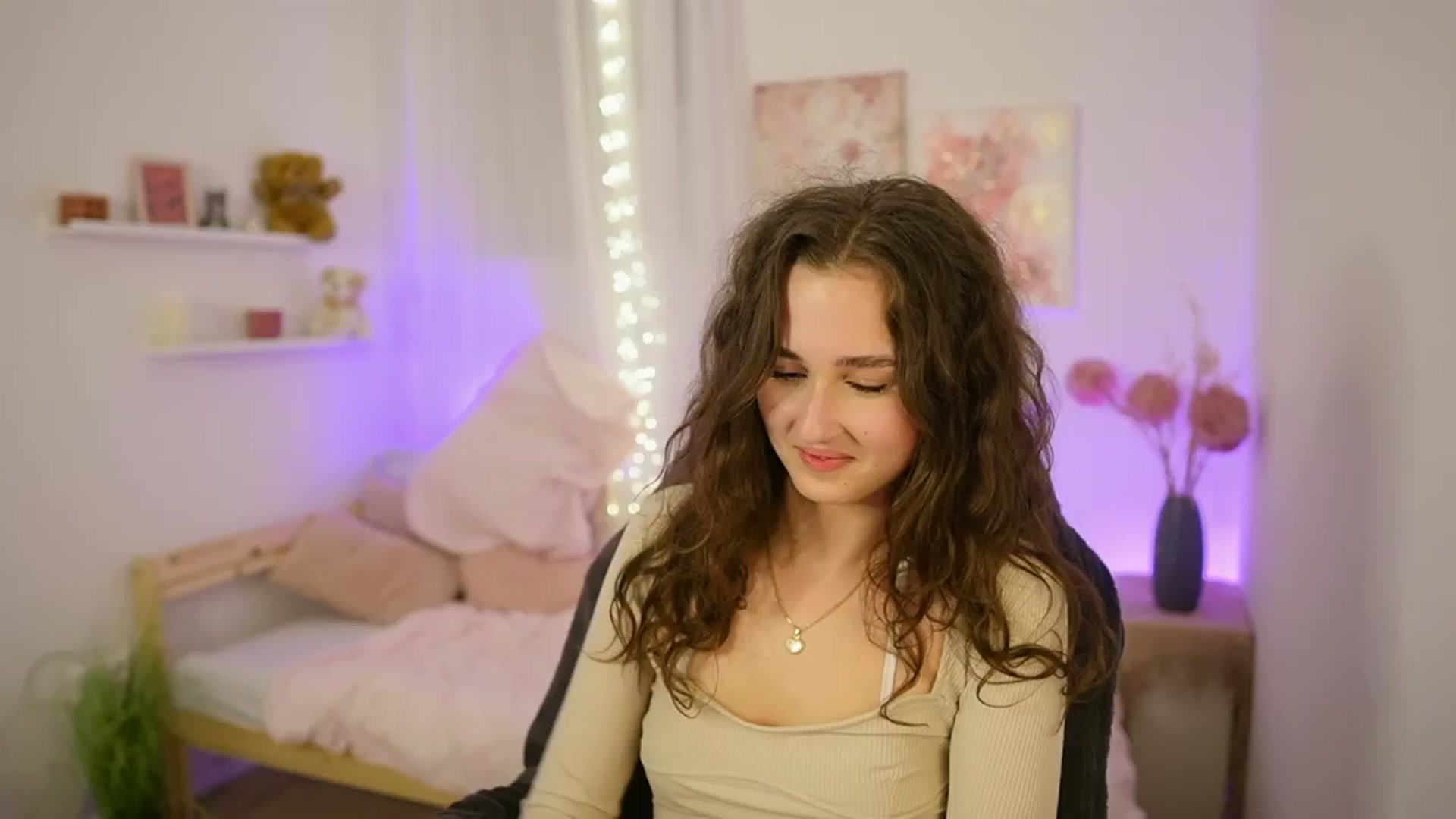 Gallery image thumbnail from Anita_Grey_'s myfreecams stream on, 11/08/2025, 24:03 image 14 of 20