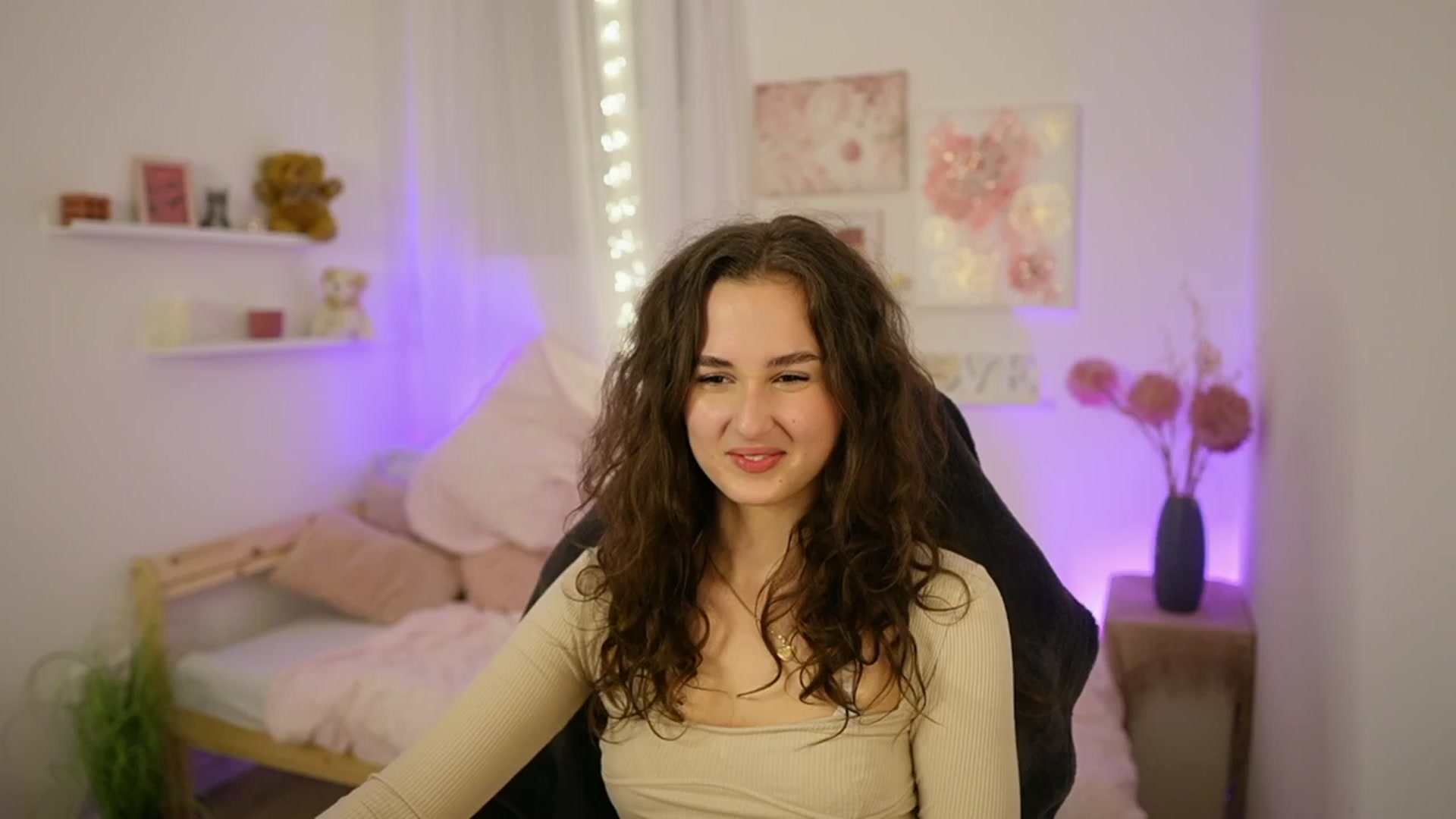 Gallery image thumbnail from Anita_Grey_'s myfreecams stream on, 11/08/2025, 24:03 image 7 of 20