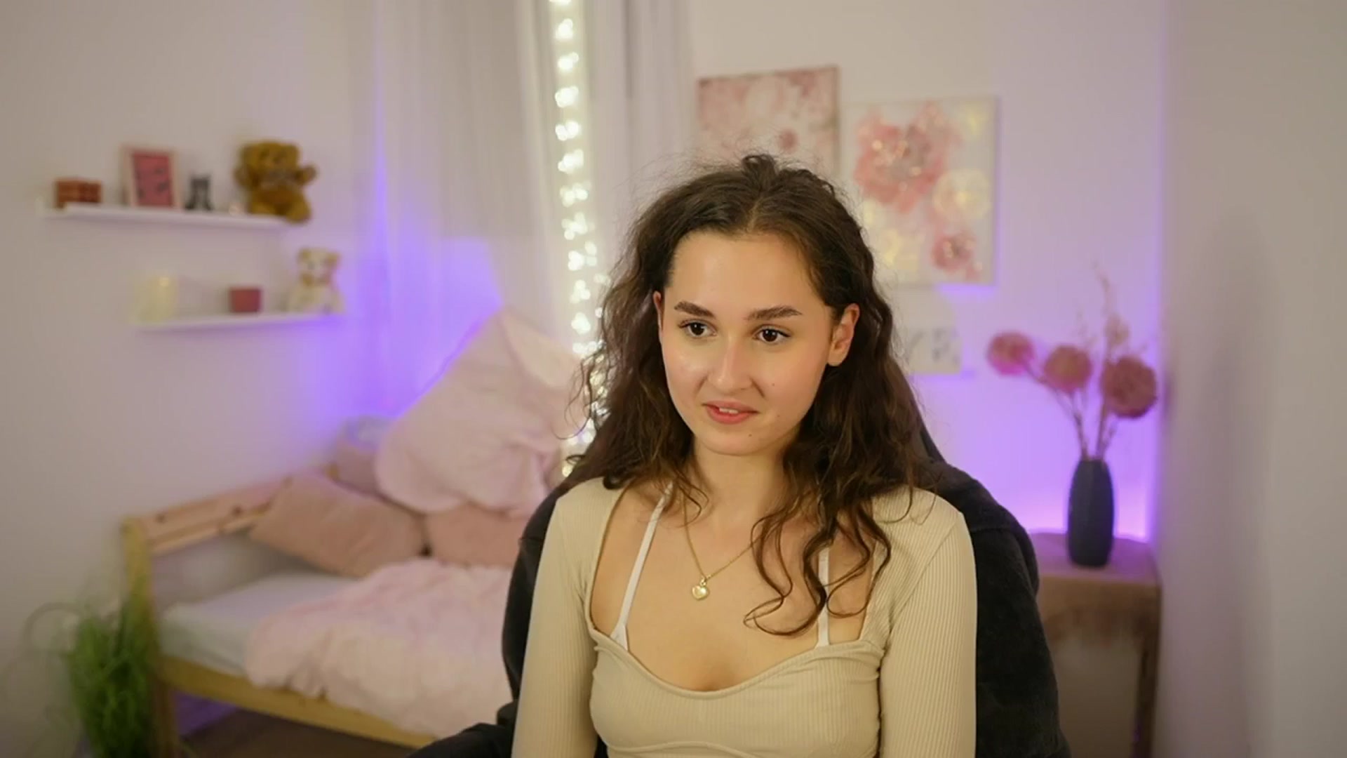 Gallery image thumbnail from Anita_Grey_'s myfreecams stream on, 11/08/2025, 24:03 image 18 of 20