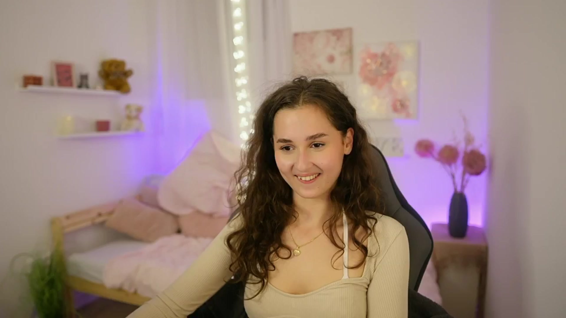 Gallery image thumbnail from Anita_Grey_'s myfreecams stream on, 11/08/2025, 24:03 image 20 of 20