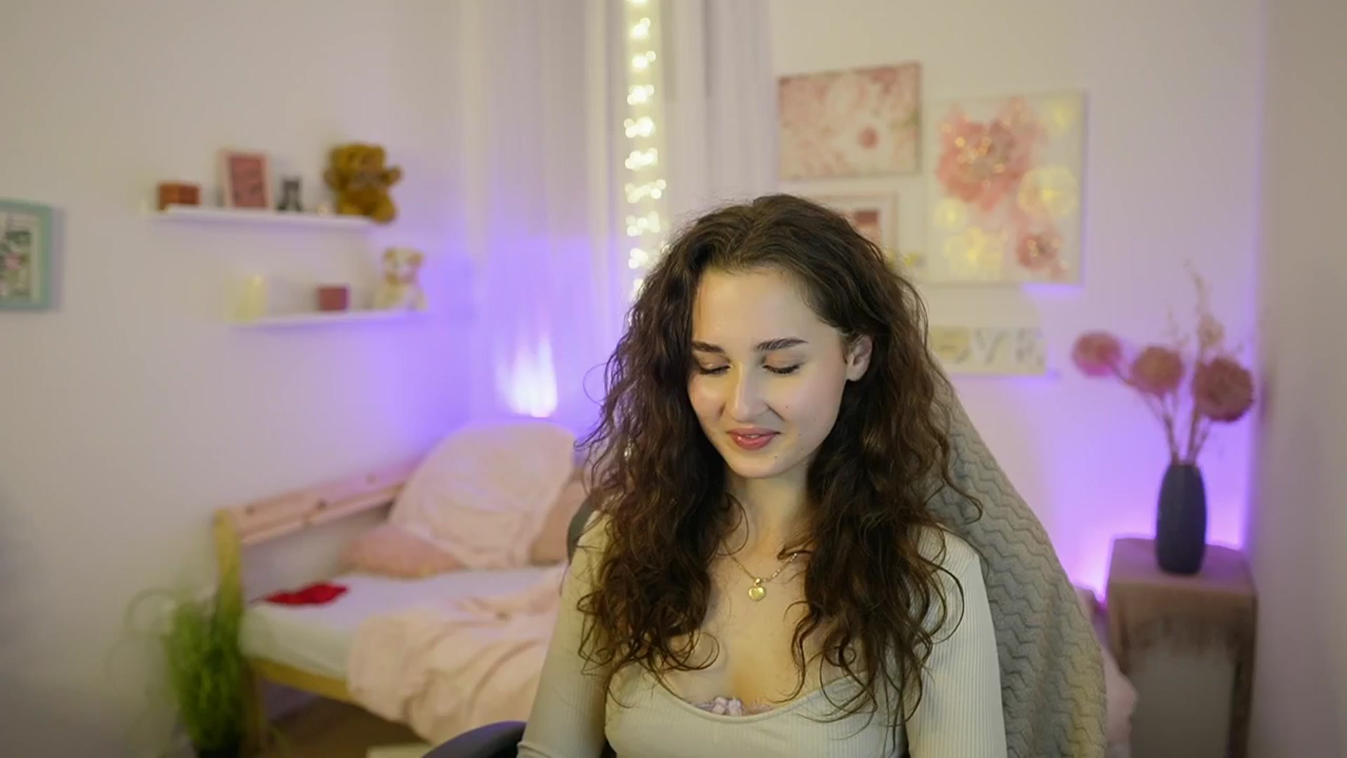 Gallery image thumbnail from Anita_Grey_'s myfreecams stream on, 11/11/2025, 24:01 image 16 of 20