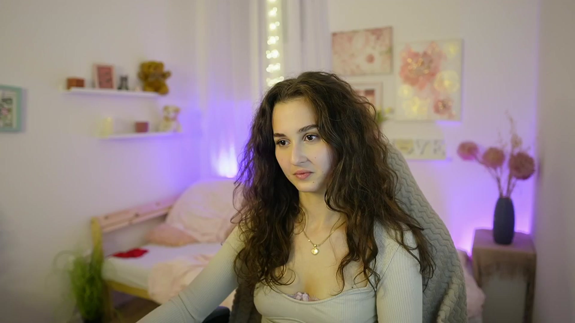 Gallery image thumbnail from Anita_Grey_'s myfreecams stream on, 11/11/2025, 24:01 image 11 of 20