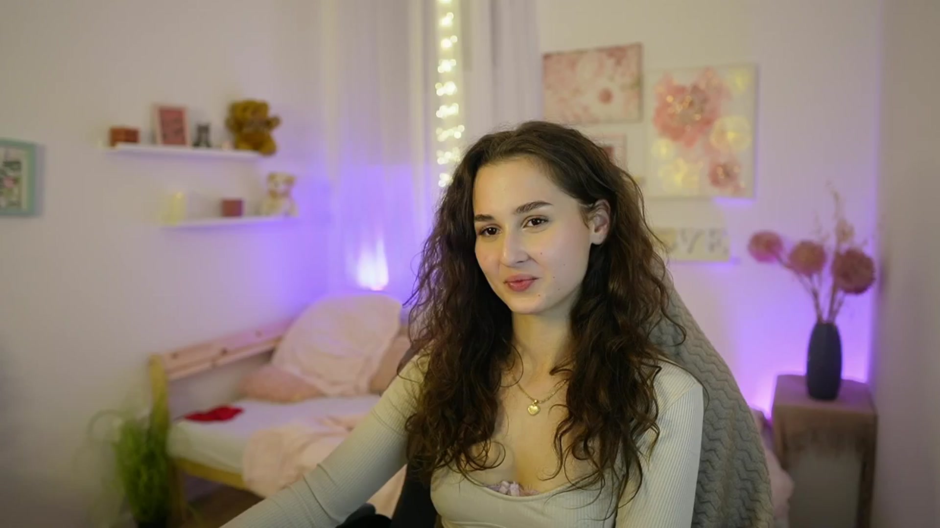 Gallery image thumbnail from Anita_Grey_'s myfreecams stream on, 11/11/2025, 24:01 image 14 of 20