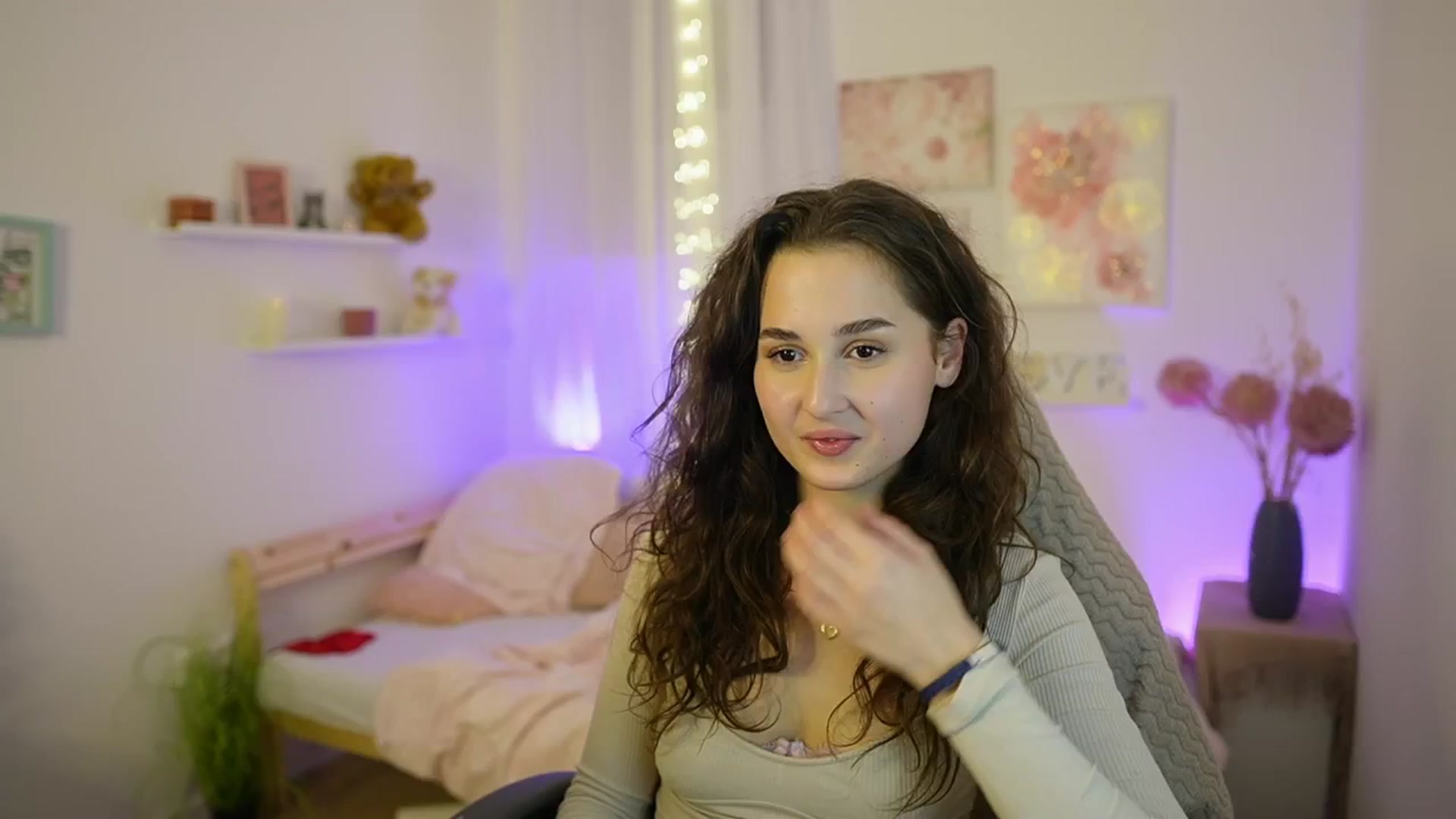 Gallery image thumbnail from Anita_Grey_'s myfreecams stream on, 11/11/2025, 24:01 image 17 of 20