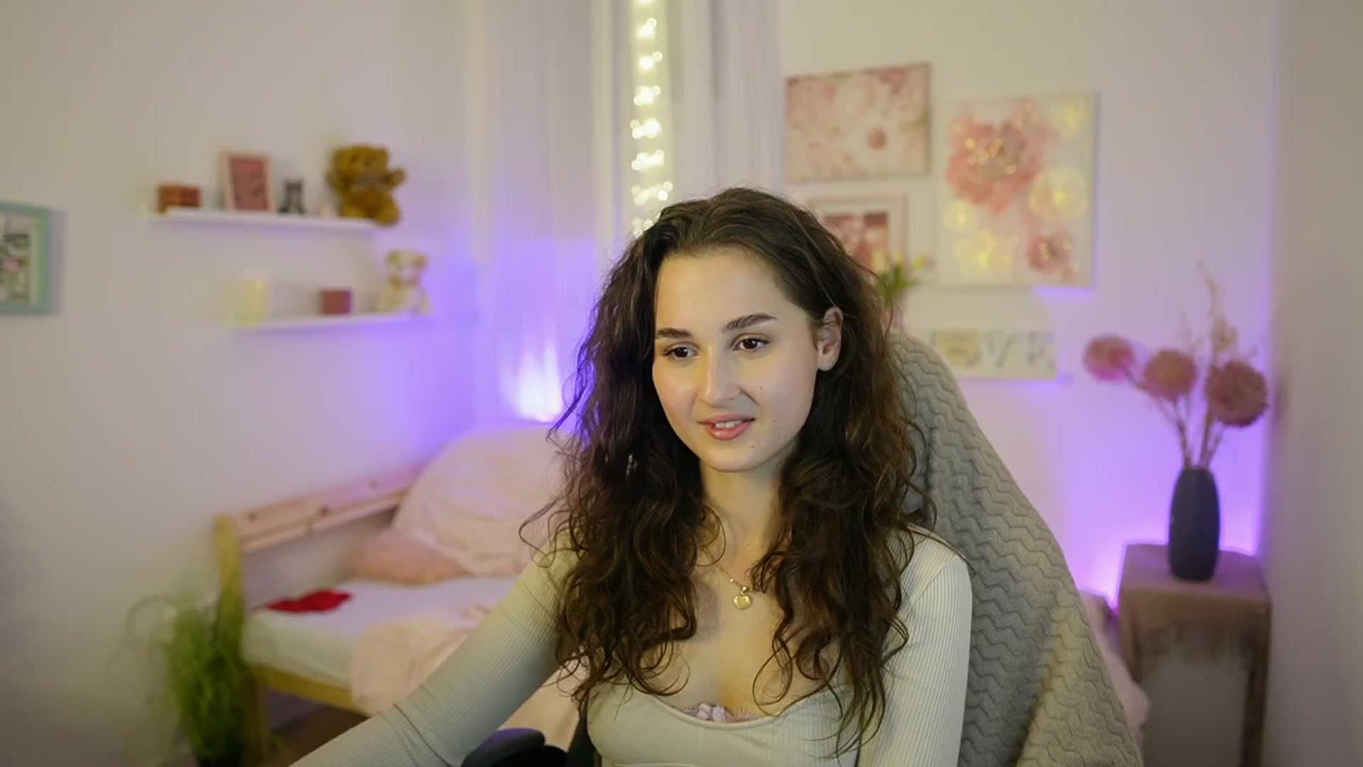 Gallery image thumbnail from Anita_Grey_'s myfreecams stream on, 11/11/2025, 24:01 image 18 of 20