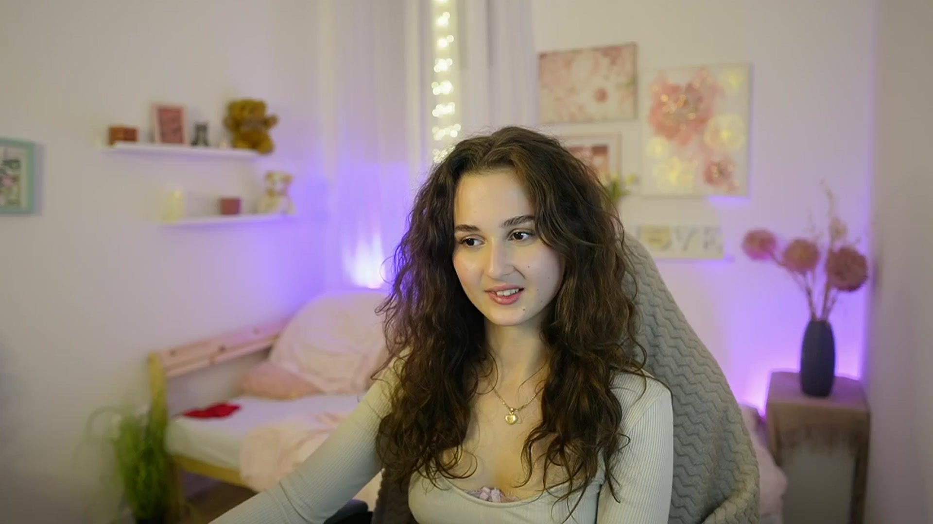 Gallery image thumbnail from Anita_Grey_'s myfreecams stream on, 11/11/2025, 24:01 image 13 of 20