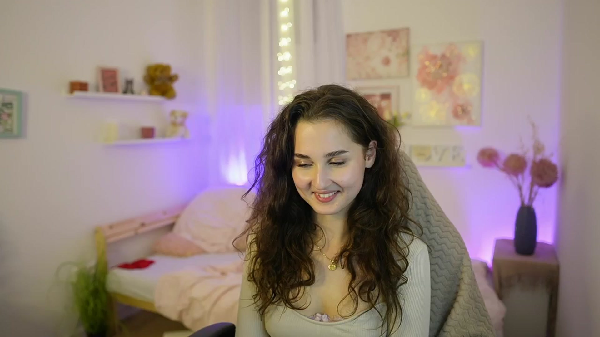 Gallery image thumbnail from Anita_Grey_'s myfreecams stream on, 11/11/2025, 24:01 image 19 of 20