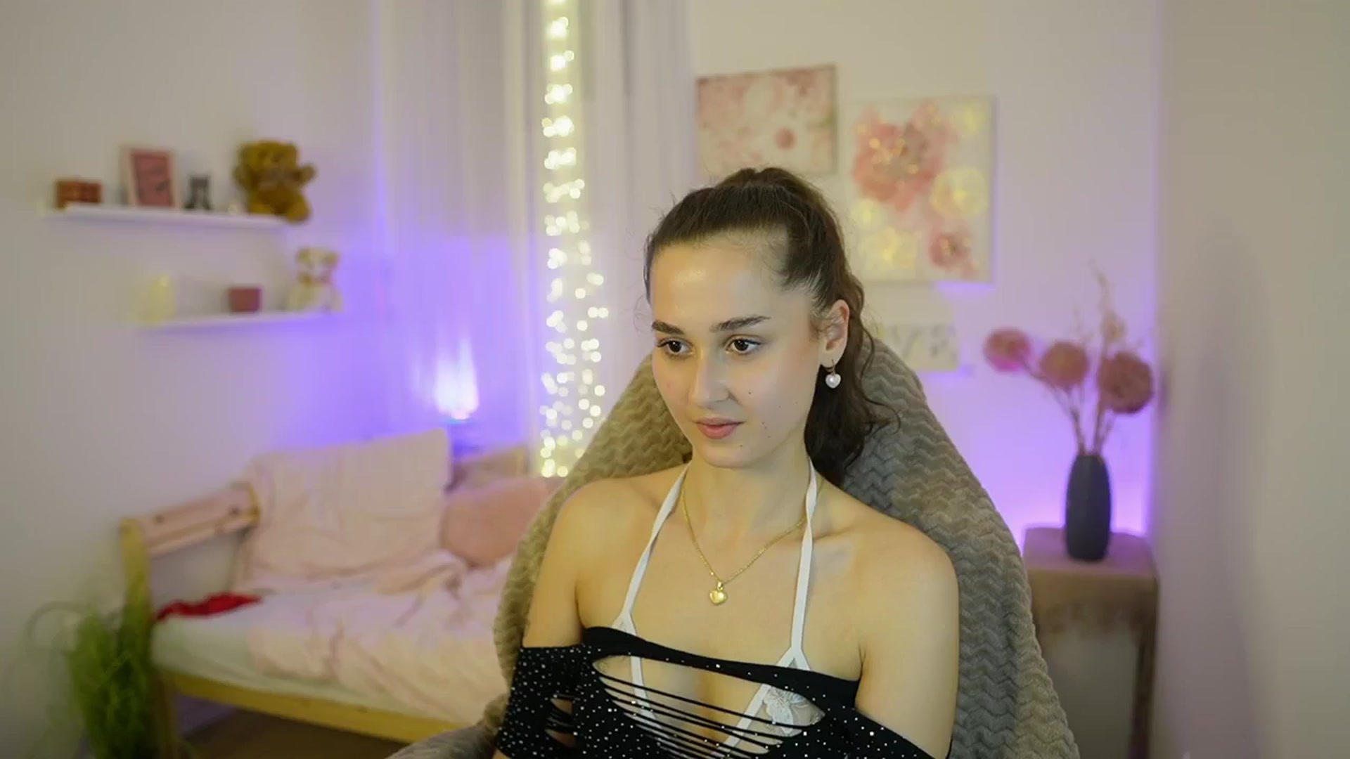 Gallery image thumbnail from Anita_Grey_'s myfreecams stream on, 11/12/2025, 24:07 image 11 of 20