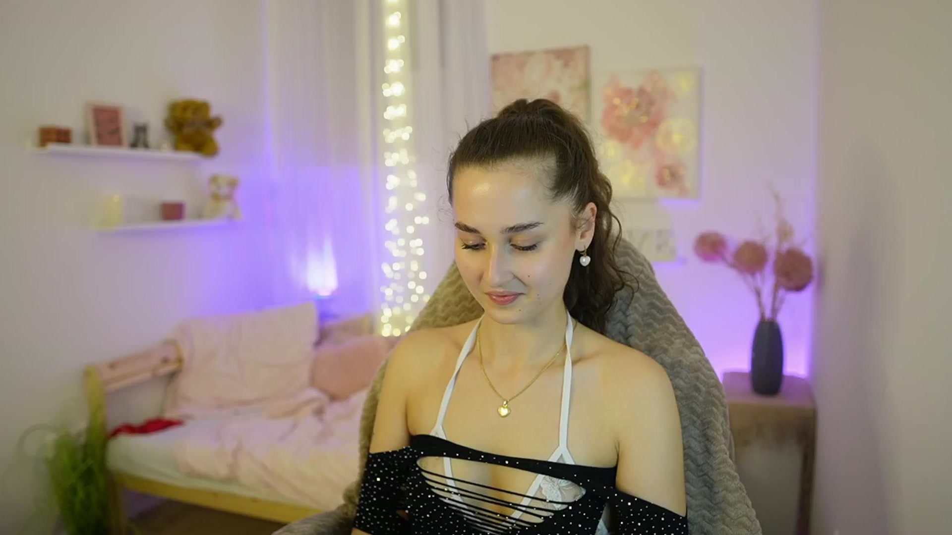 Gallery image thumbnail from Anita_Grey_'s myfreecams stream on, 11/12/2025, 24:07 image 7 of 20