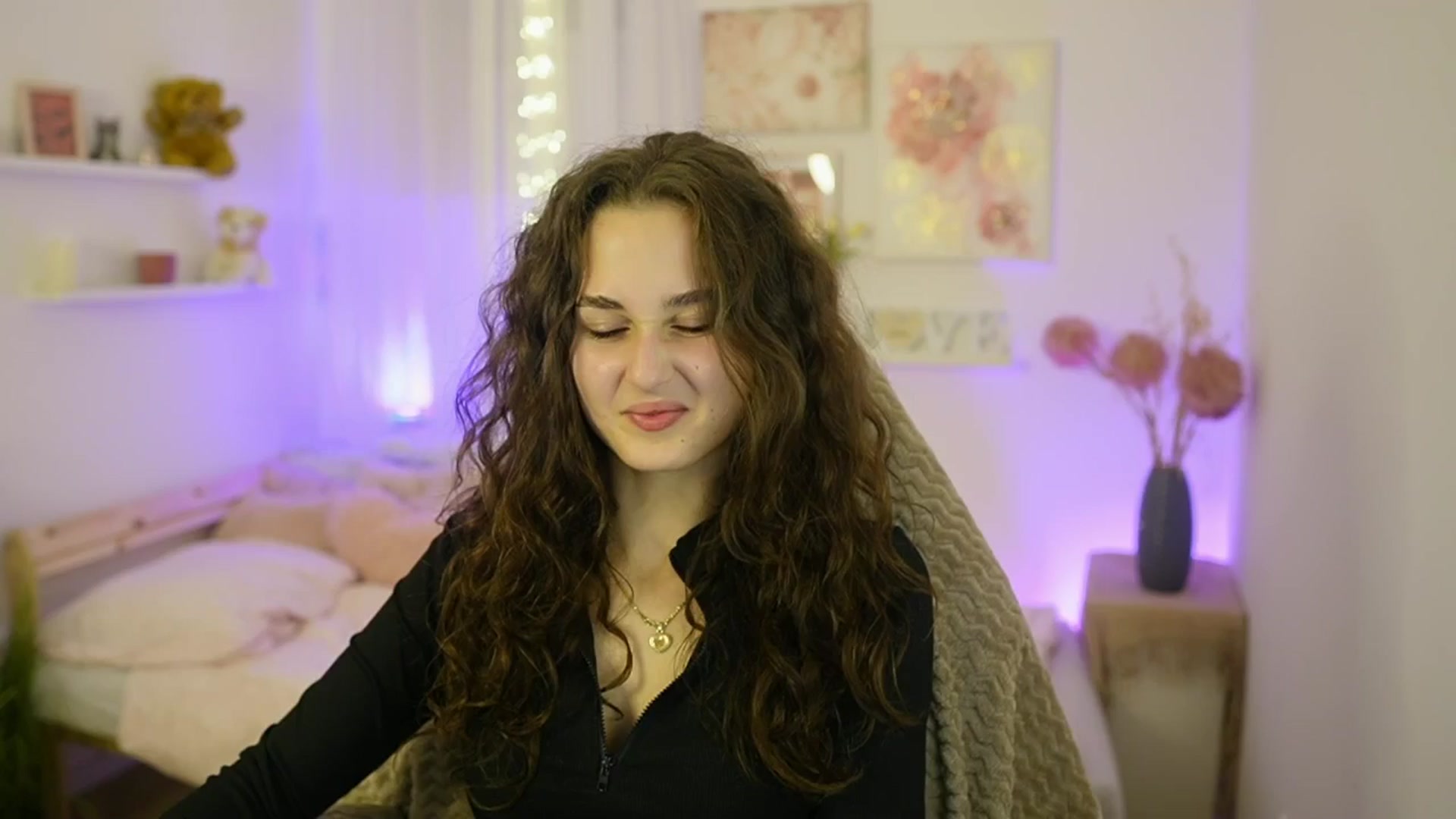 Gallery image thumbnail from Anita_Grey_'s myfreecams stream on, 11/13/2025, 21:29 image 2 of 20