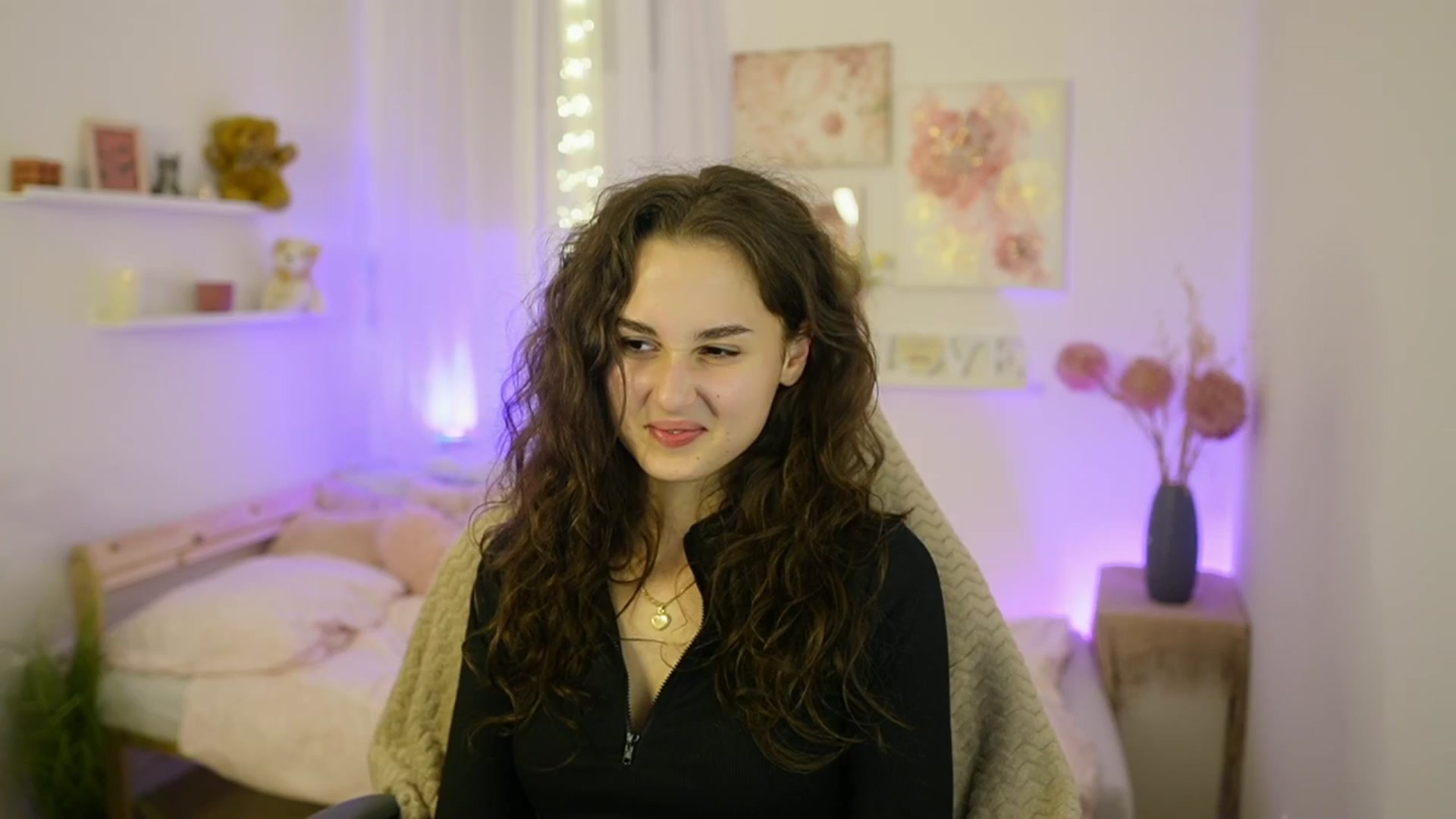 Gallery image thumbnail from Anita_Grey_'s myfreecams stream on, 11/14/2025, 24:15 image 12 of 20