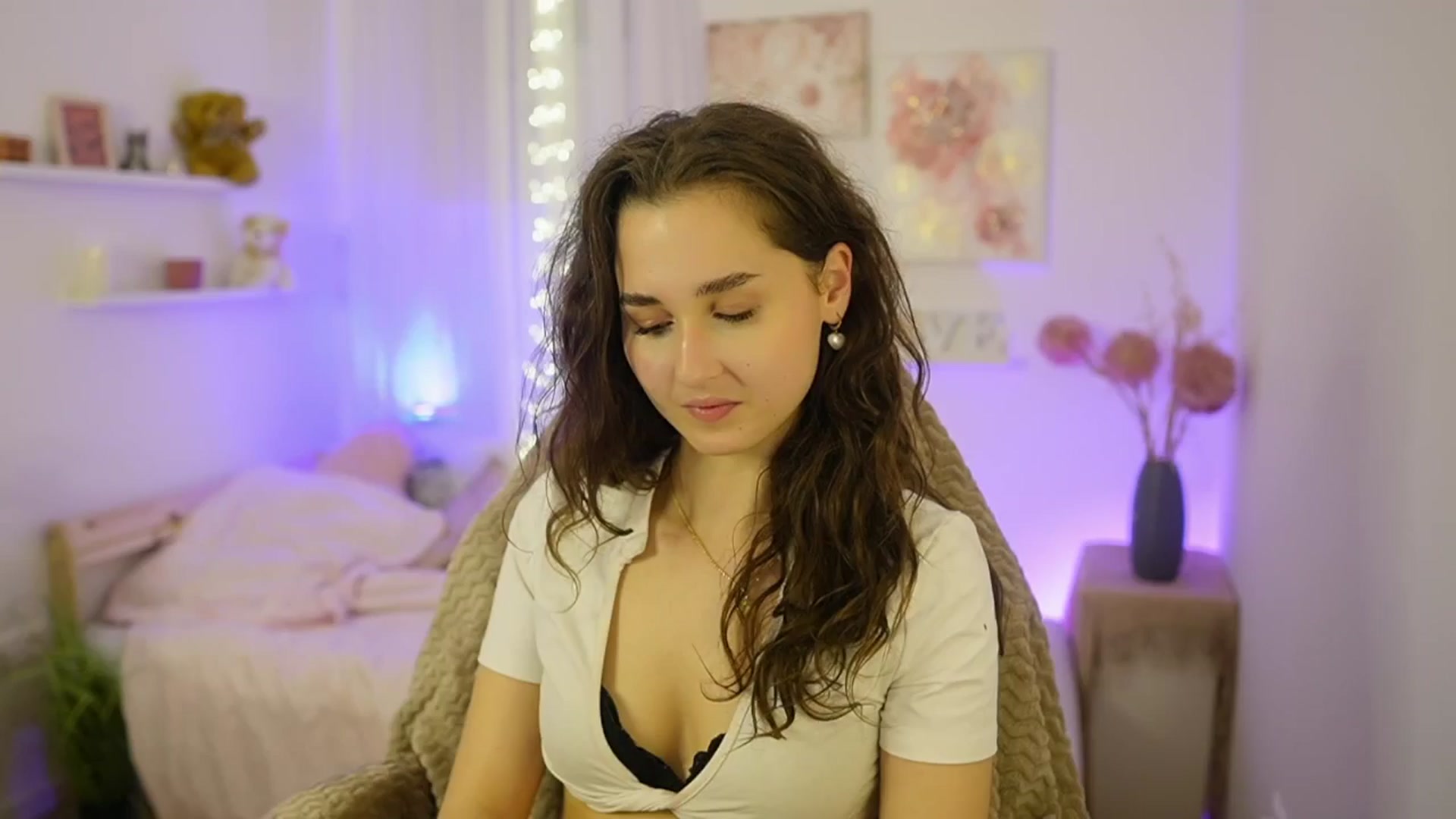 Gallery image thumbnail from Anita_Grey_'s myfreecams stream on, 11/17/2025, 24:33 image 1 of 20