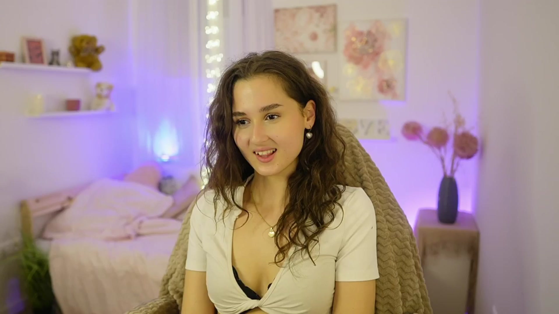 Gallery image thumbnail from Anita_Grey_'s myfreecams stream on, 11/17/2025, 24:33 image 16 of 20