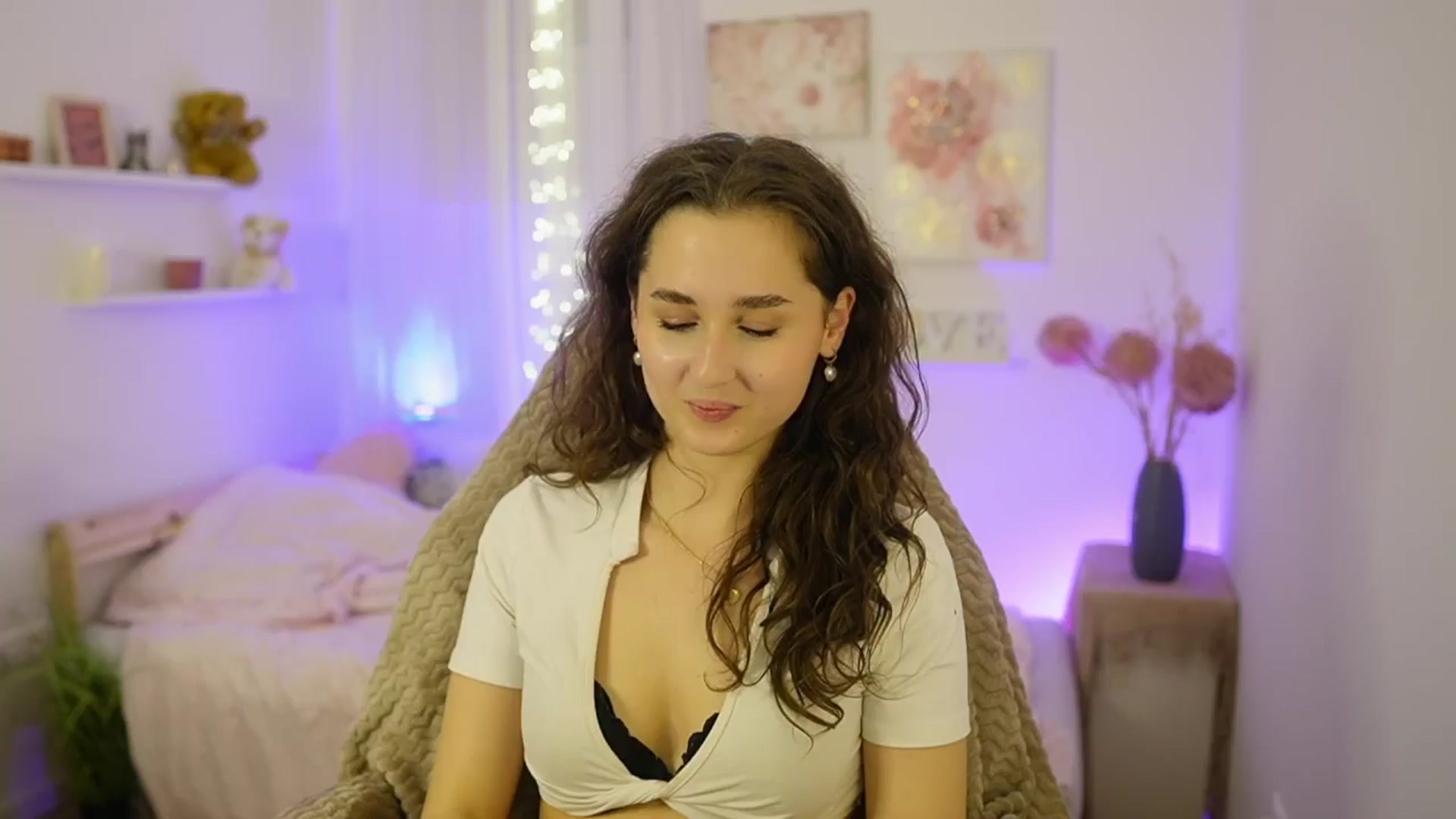Gallery image thumbnail from Anita_Grey_'s myfreecams stream on, 11/17/2025, 24:33 image 9 of 20