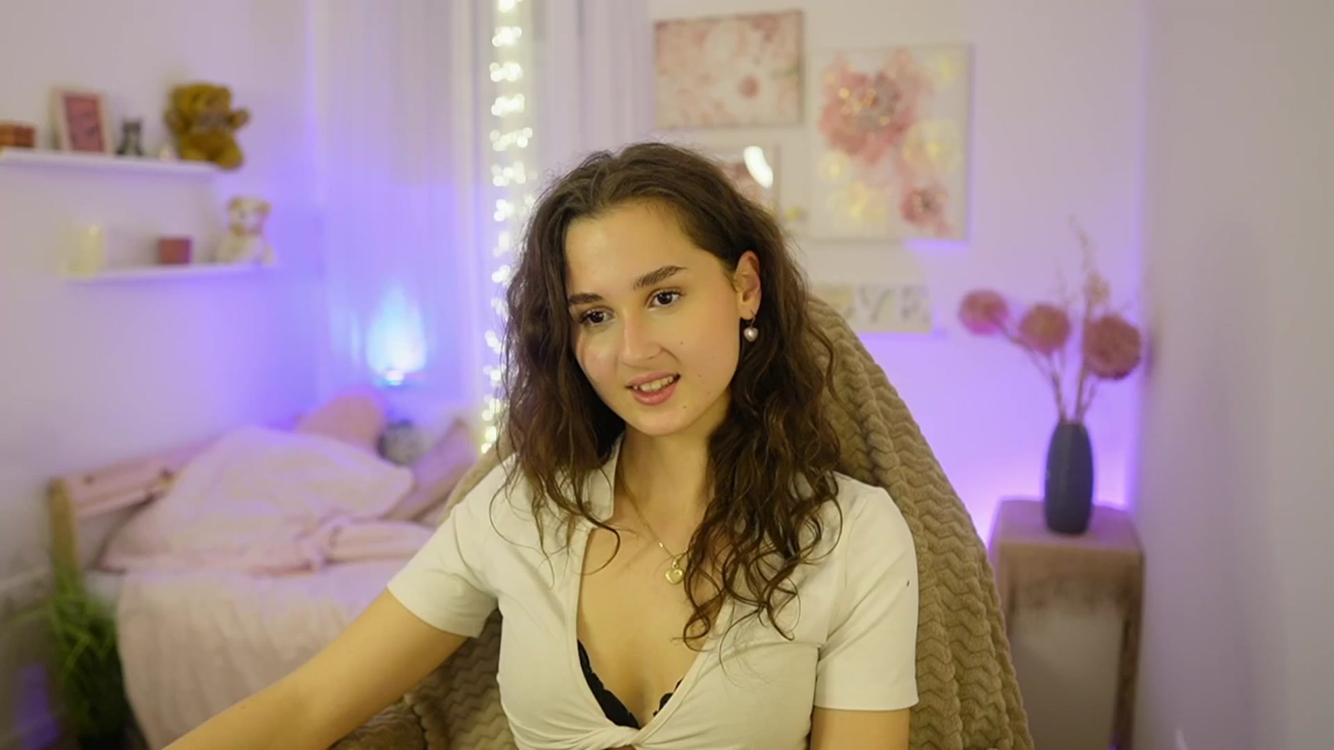 Gallery image thumbnail from Anita_Grey_'s myfreecams stream on, 11/17/2025, 24:33 image 19 of 20