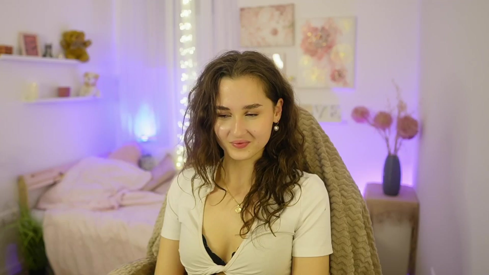 Gallery image thumbnail from Anita_Grey_'s myfreecams stream on, 11/17/2025, 24:33 image 18 of 20