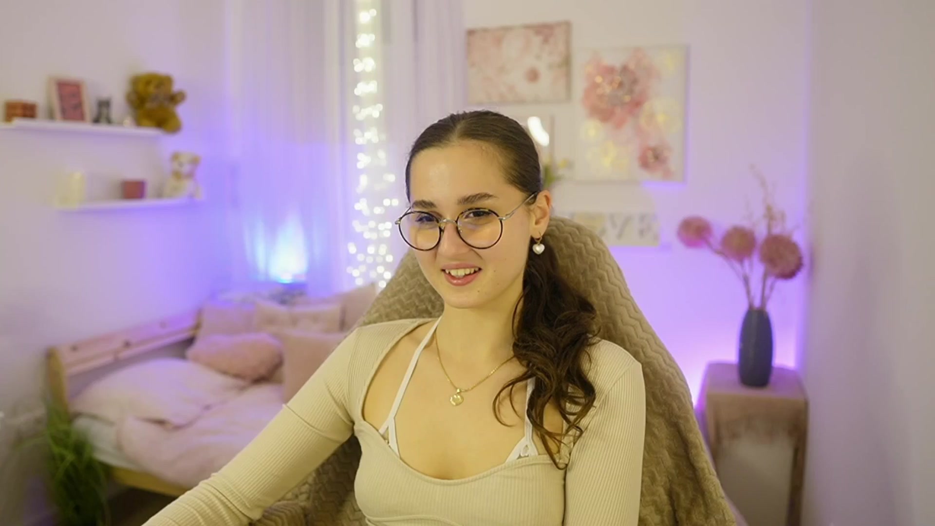 Gallery image thumbnail from Anita_Grey_'s myfreecams stream on, 11/17/2025, 20:15 image 2 of 20