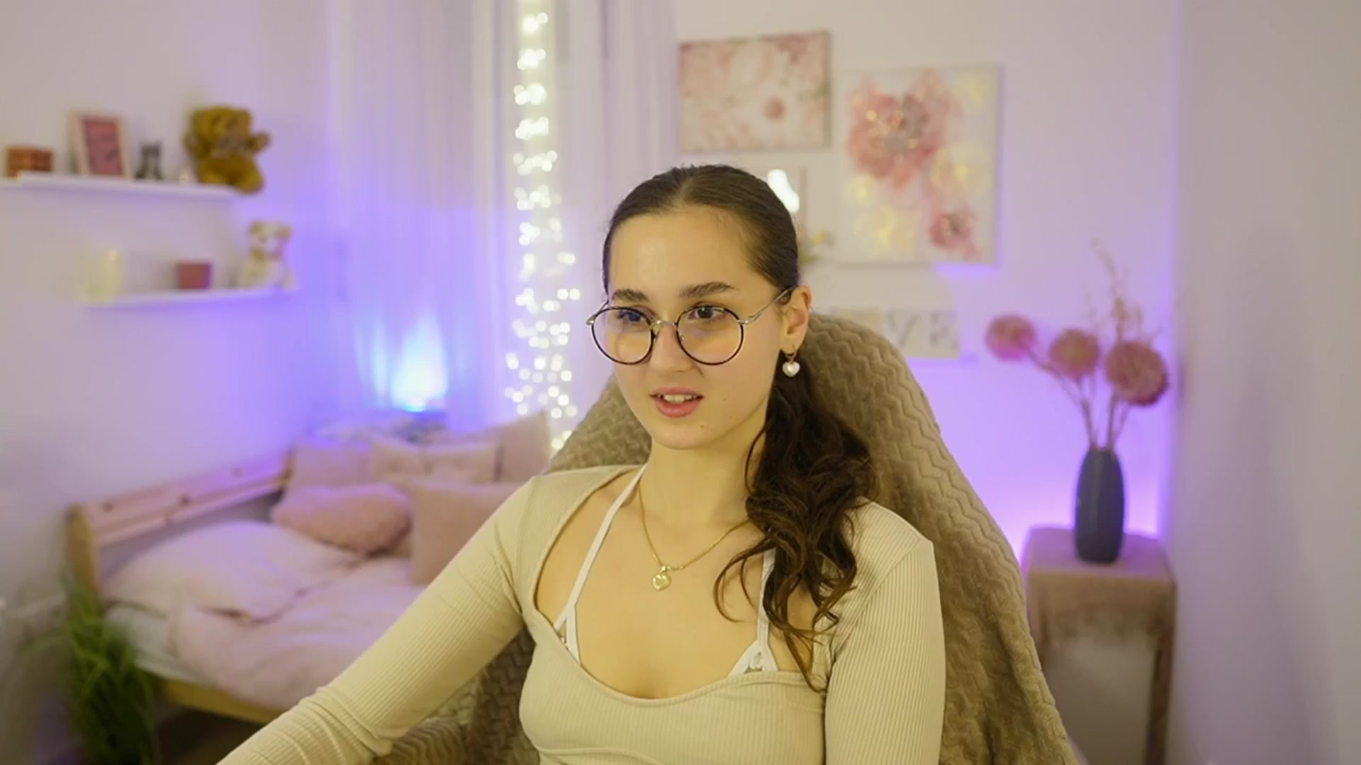 Gallery image thumbnail from Anita_Grey_'s myfreecams stream on, 11/17/2025, 20:15 image 4 of 20