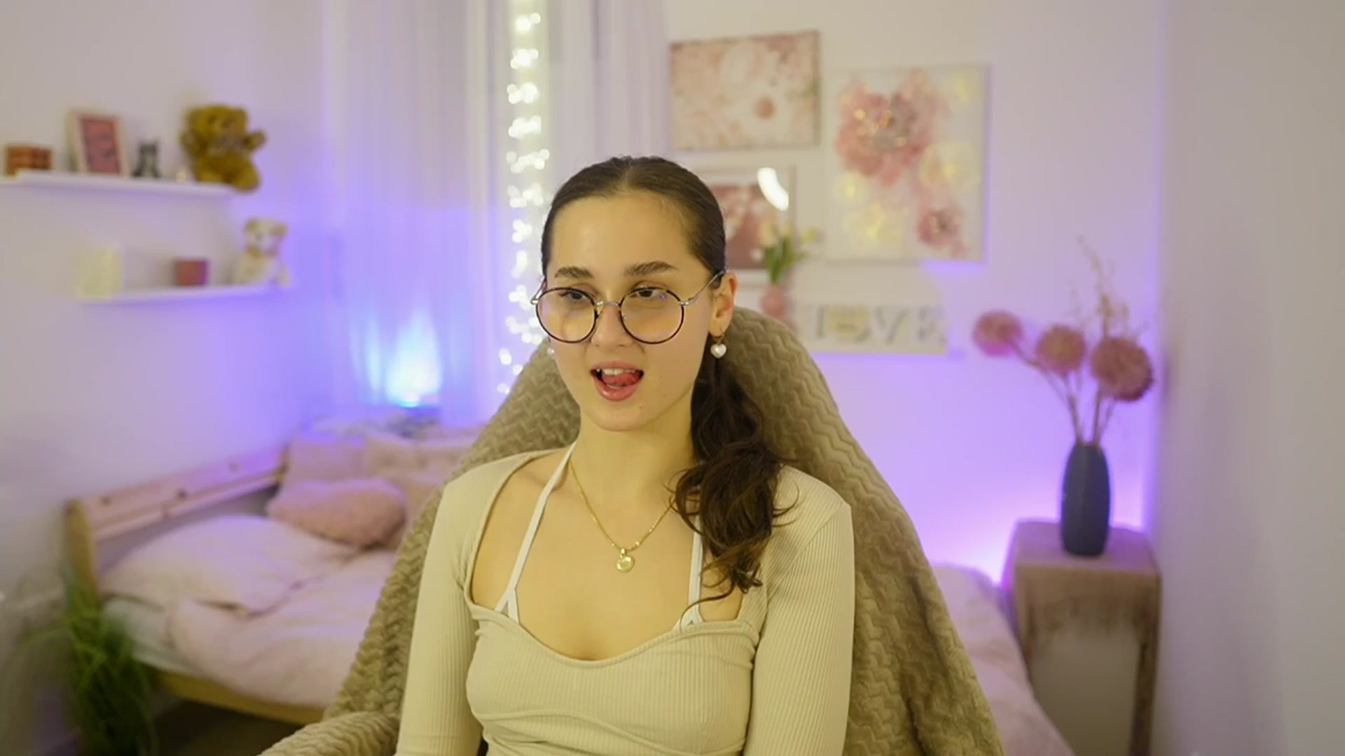 Gallery image thumbnail from Anita_Grey_'s myfreecams stream on, 11/17/2025, 20:15 image 8 of 20
