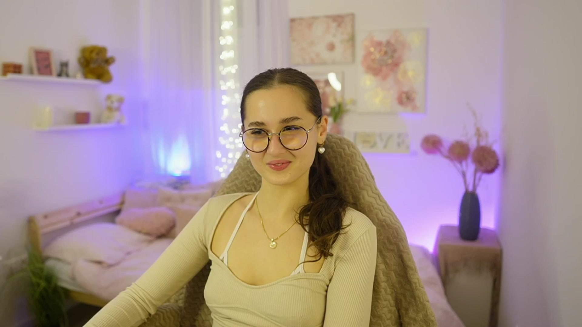 Gallery image thumbnail from Anita_Grey_'s myfreecams stream on, 11/17/2025, 20:15 image 10 of 20