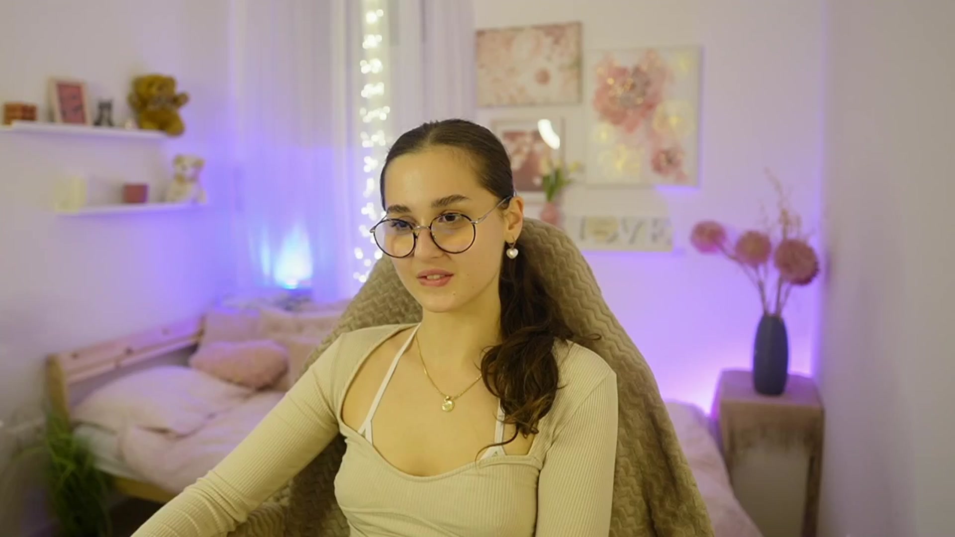 Gallery image thumbnail from Anita_Grey_'s myfreecams stream on, 11/17/2025, 20:15 image 16 of 20