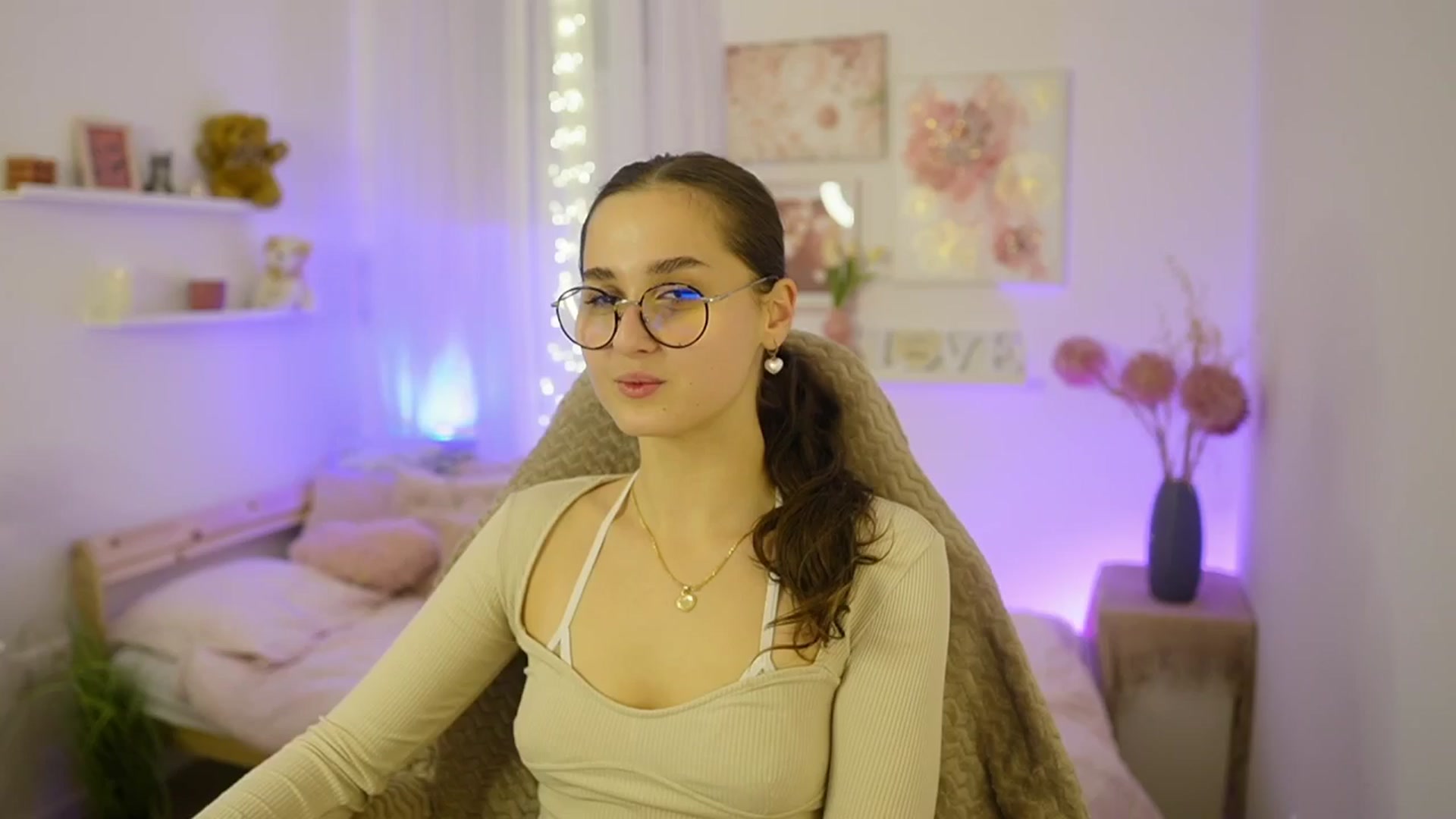 Gallery image thumbnail from Anita_Grey_'s myfreecams stream on, 11/17/2025, 20:15 image 7 of 20