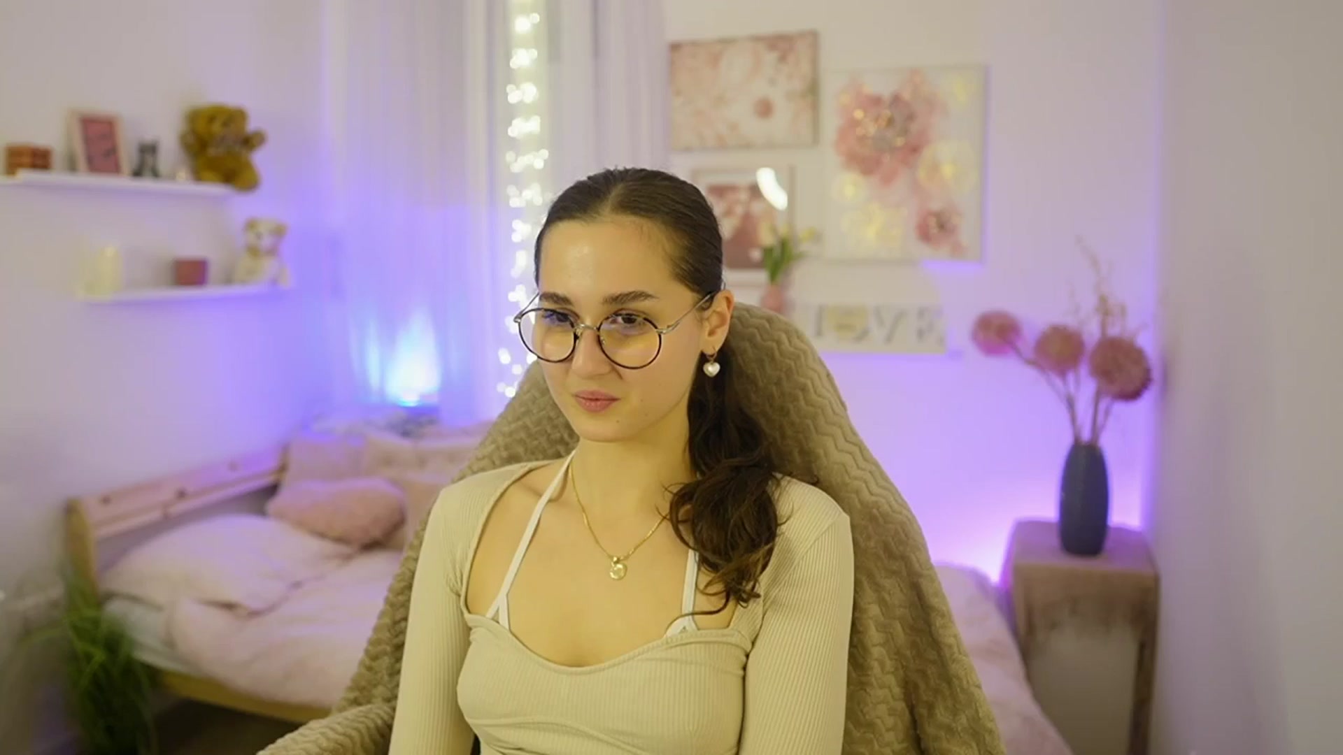 Gallery image thumbnail from Anita_Grey_'s myfreecams stream on, 11/17/2025, 20:15 image 14 of 20