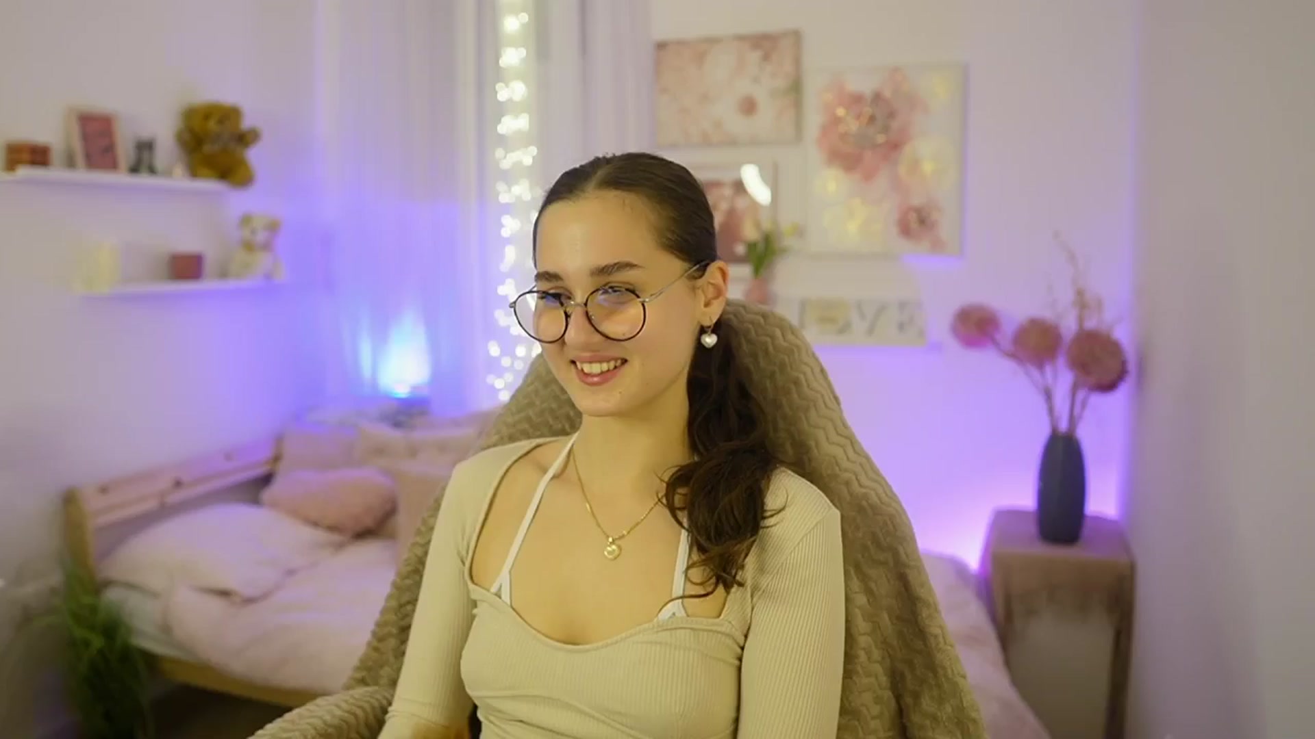 Gallery image thumbnail from Anita_Grey_'s myfreecams stream on, 11/17/2025, 20:15 image 9 of 20