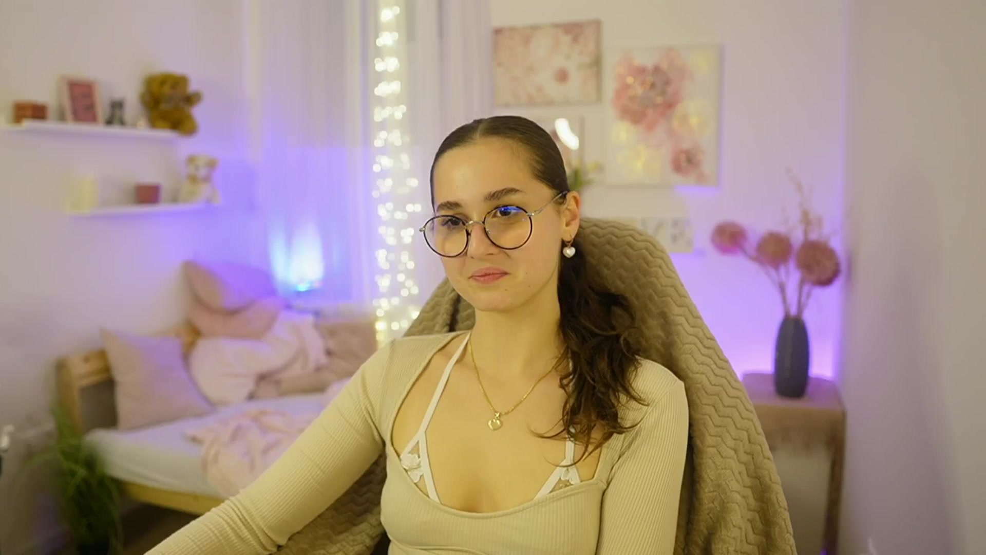 Gallery image thumbnail from Anita_Grey_'s myfreecams stream on, 11/17/2025, 22:42 image 1 of 20