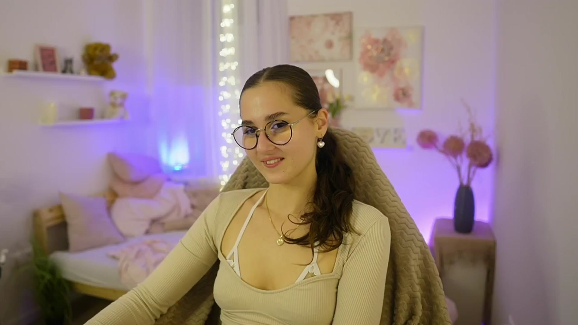 Gallery image thumbnail from Anita_Grey_'s myfreecams stream on, 11/17/2025, 22:42 image 11 of 20