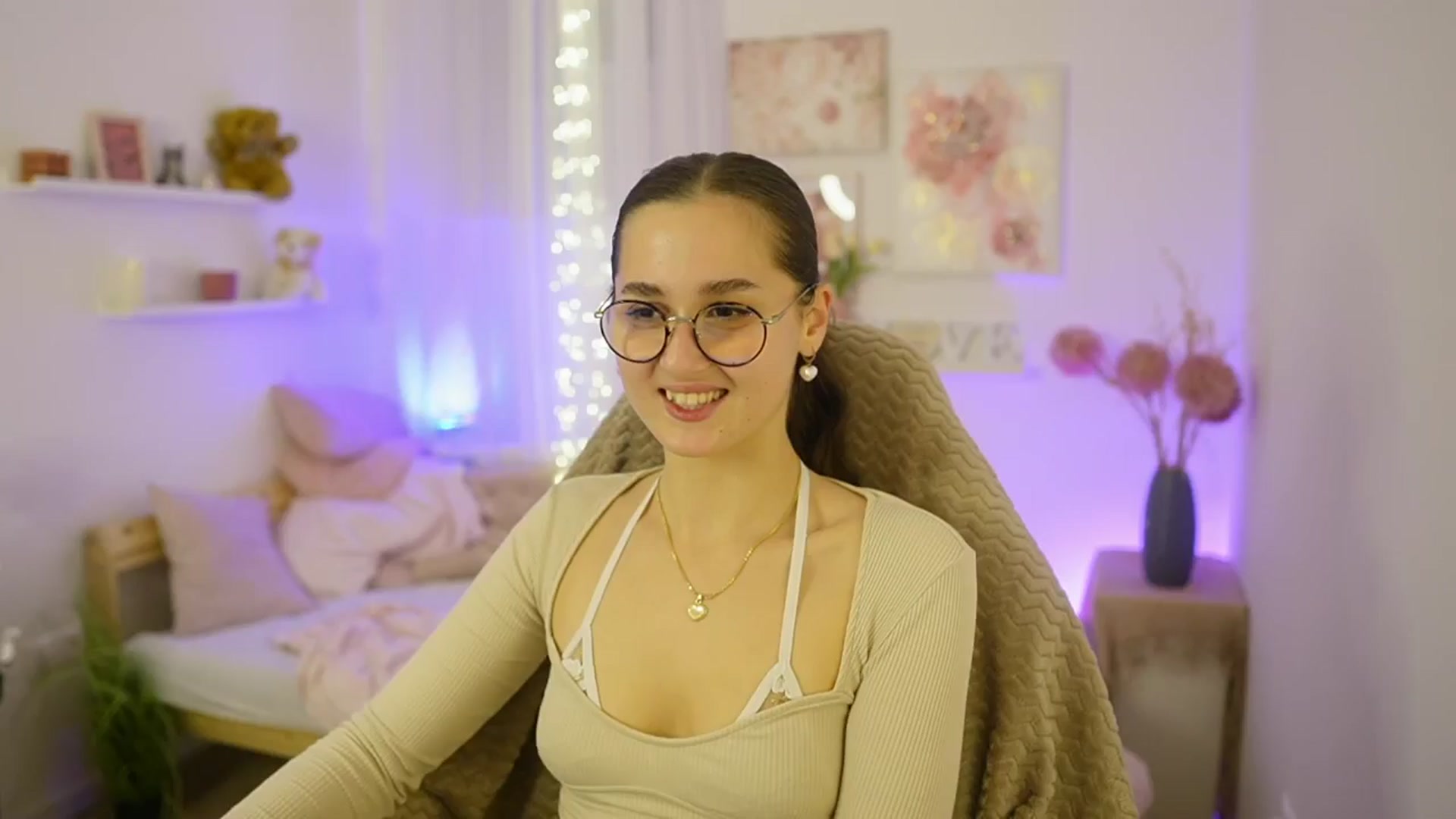 Gallery image thumbnail from Anita_Grey_'s myfreecams stream on, 11/17/2025, 22:42 image 8 of 20