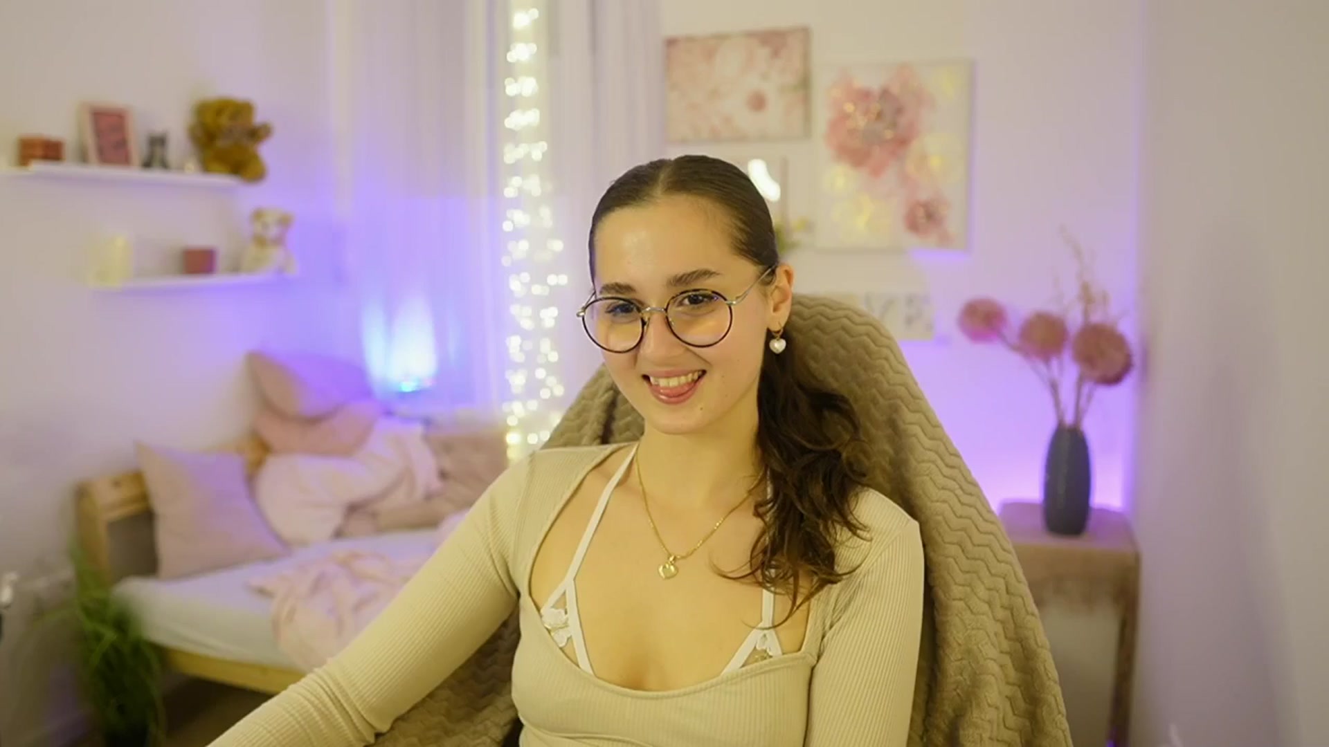 Gallery image thumbnail from Anita_Grey_'s myfreecams stream on, 11/17/2025, 22:42 image 2 of 20