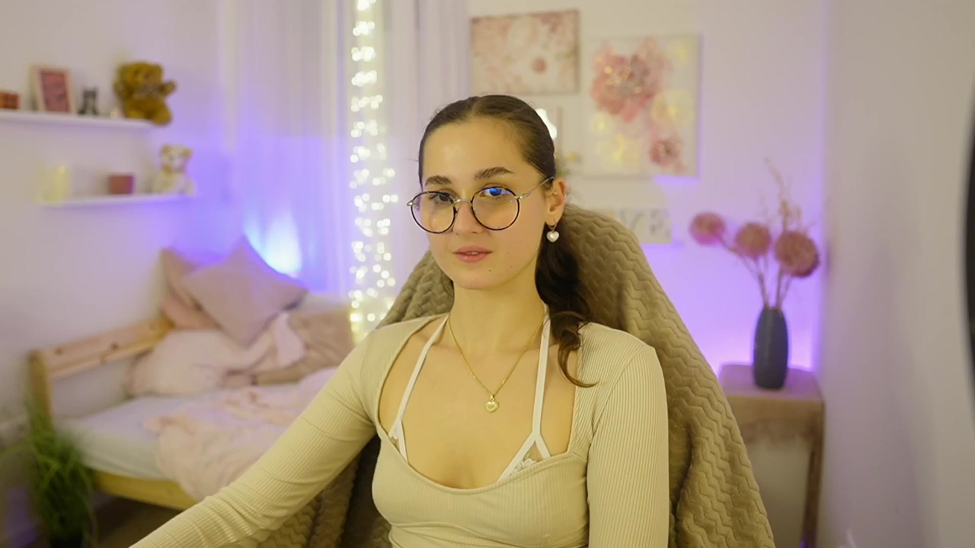 Gallery image thumbnail from Anita_Grey_'s myfreecams stream on, 11/18/2025, 24:50 image 18 of 20