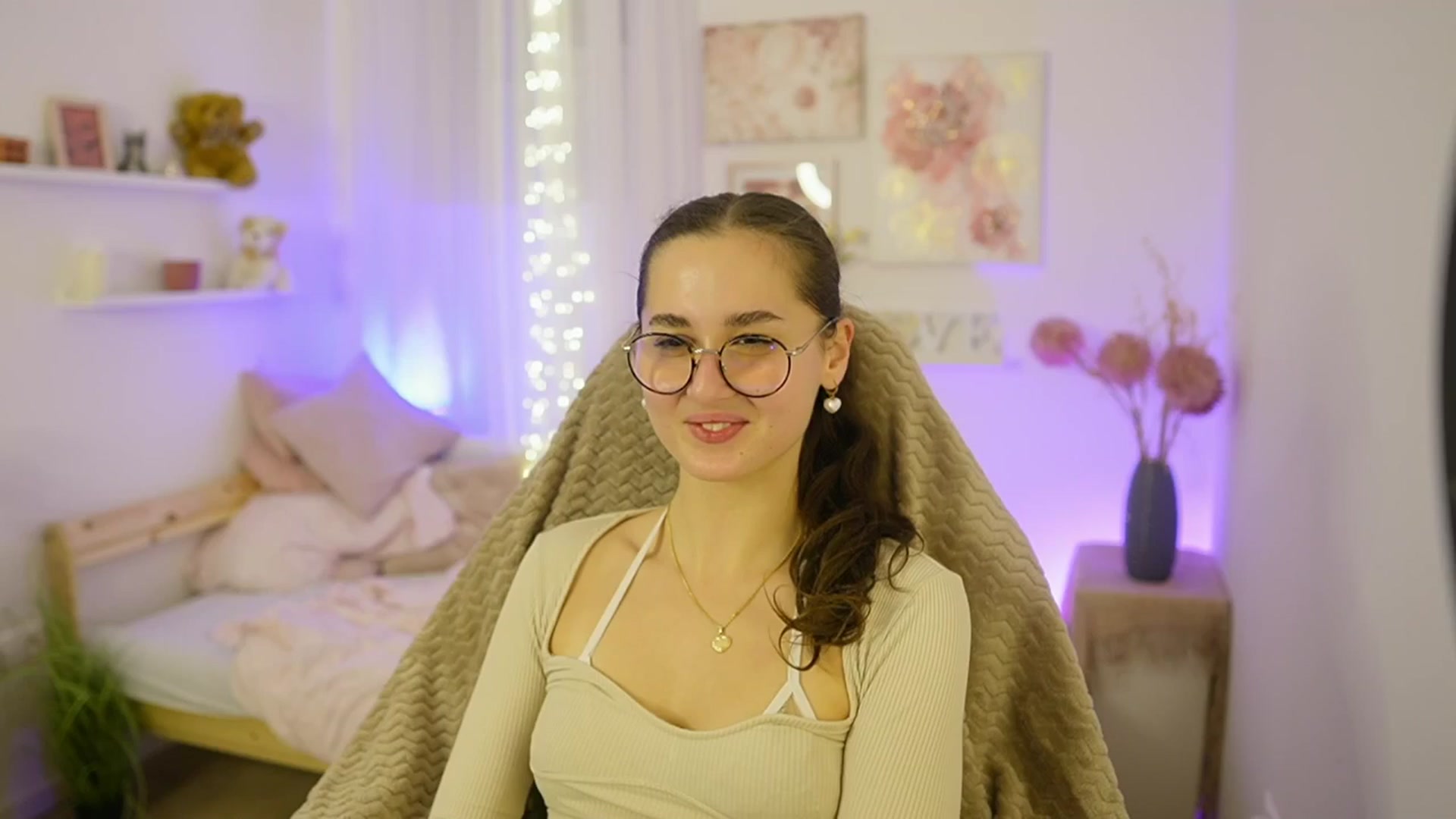 Gallery image thumbnail from Anita_Grey_'s myfreecams stream on, 11/18/2025, 24:50 image 14 of 20