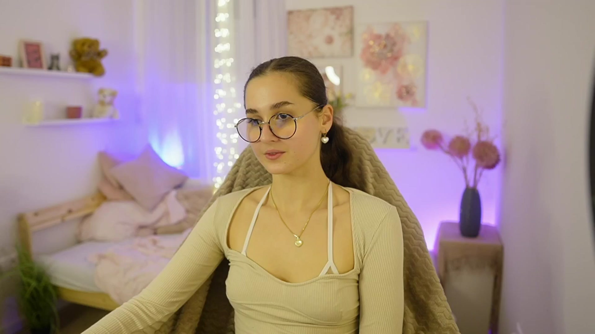 Gallery image thumbnail from Anita_Grey_'s myfreecams stream on, 11/18/2025, 24:50 image 12 of 20