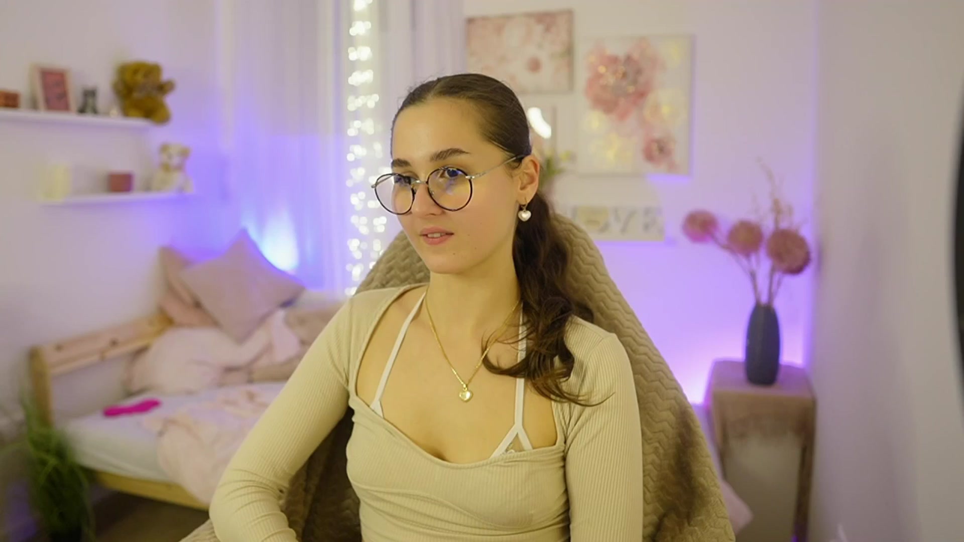 Gallery image thumbnail from Anita_Grey_'s myfreecams stream on, 11/18/2025, 24:50 image 10 of 20