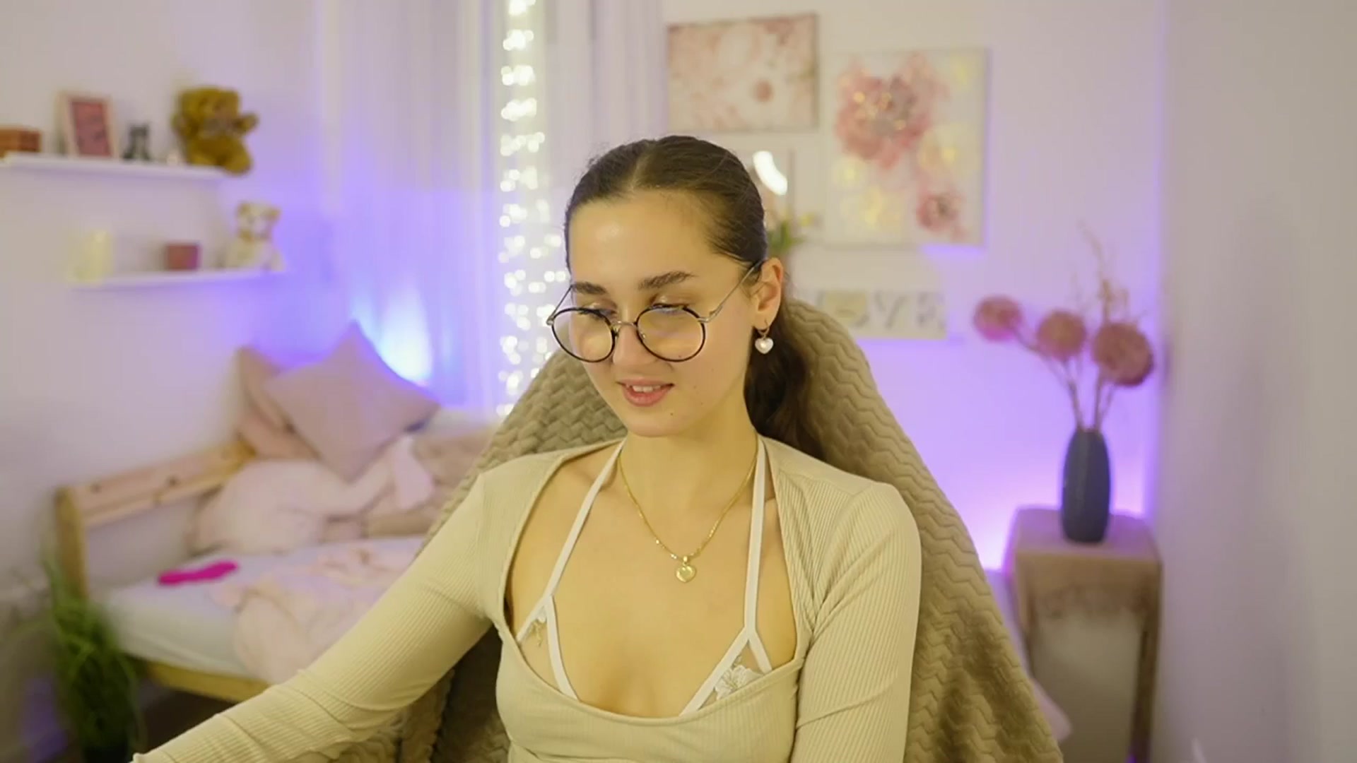 Gallery image thumbnail from Anita_Grey_'s myfreecams stream on, 11/18/2025, 24:50 image 6 of 20