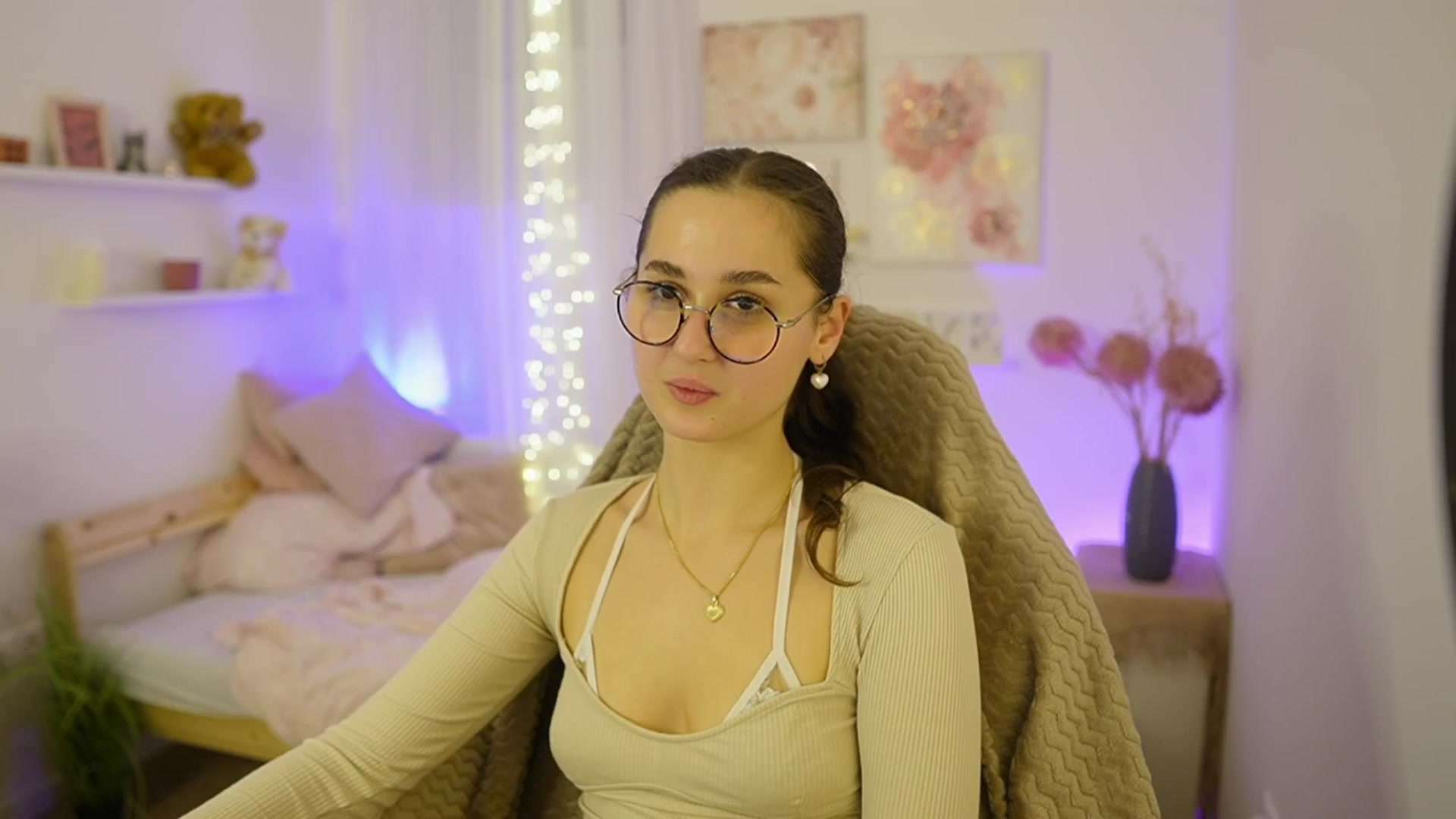 Gallery image thumbnail from Anita_Grey_'s myfreecams stream on, 11/18/2025, 24:50 image 19 of 20