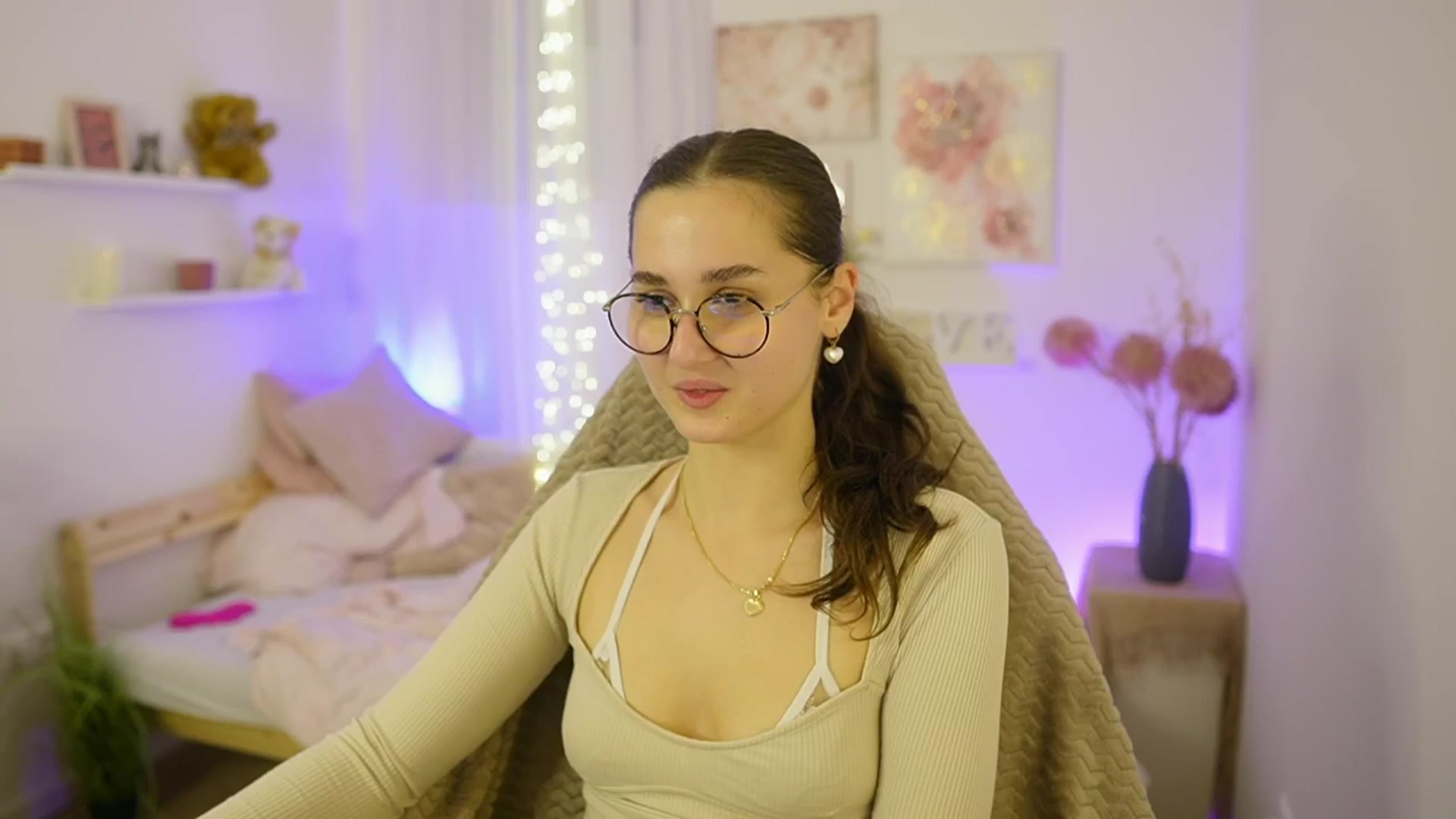 Gallery image thumbnail from Anita_Grey_'s myfreecams stream on, 11/18/2025, 24:50 image 2 of 20
