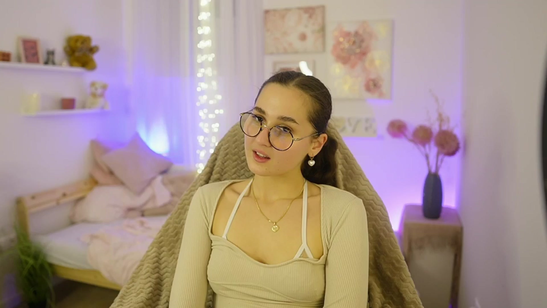 Gallery image thumbnail from Anita_Grey_'s myfreecams stream on, 11/18/2025, 24:50 image 13 of 20