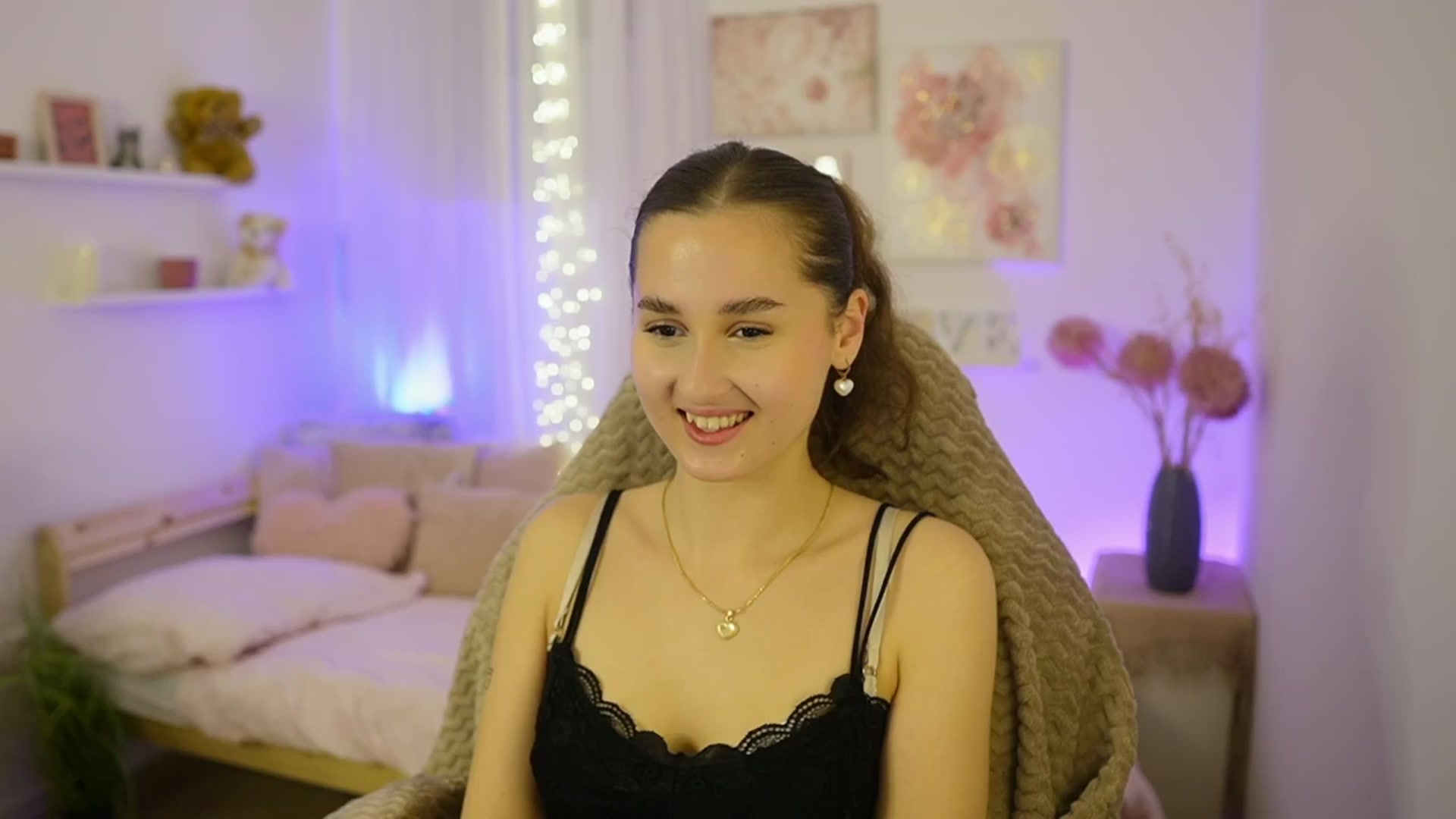 Gallery image thumbnail from Anita_Grey_'s myfreecams stream on, 11/18/2025, 21:42 image 7 of 20