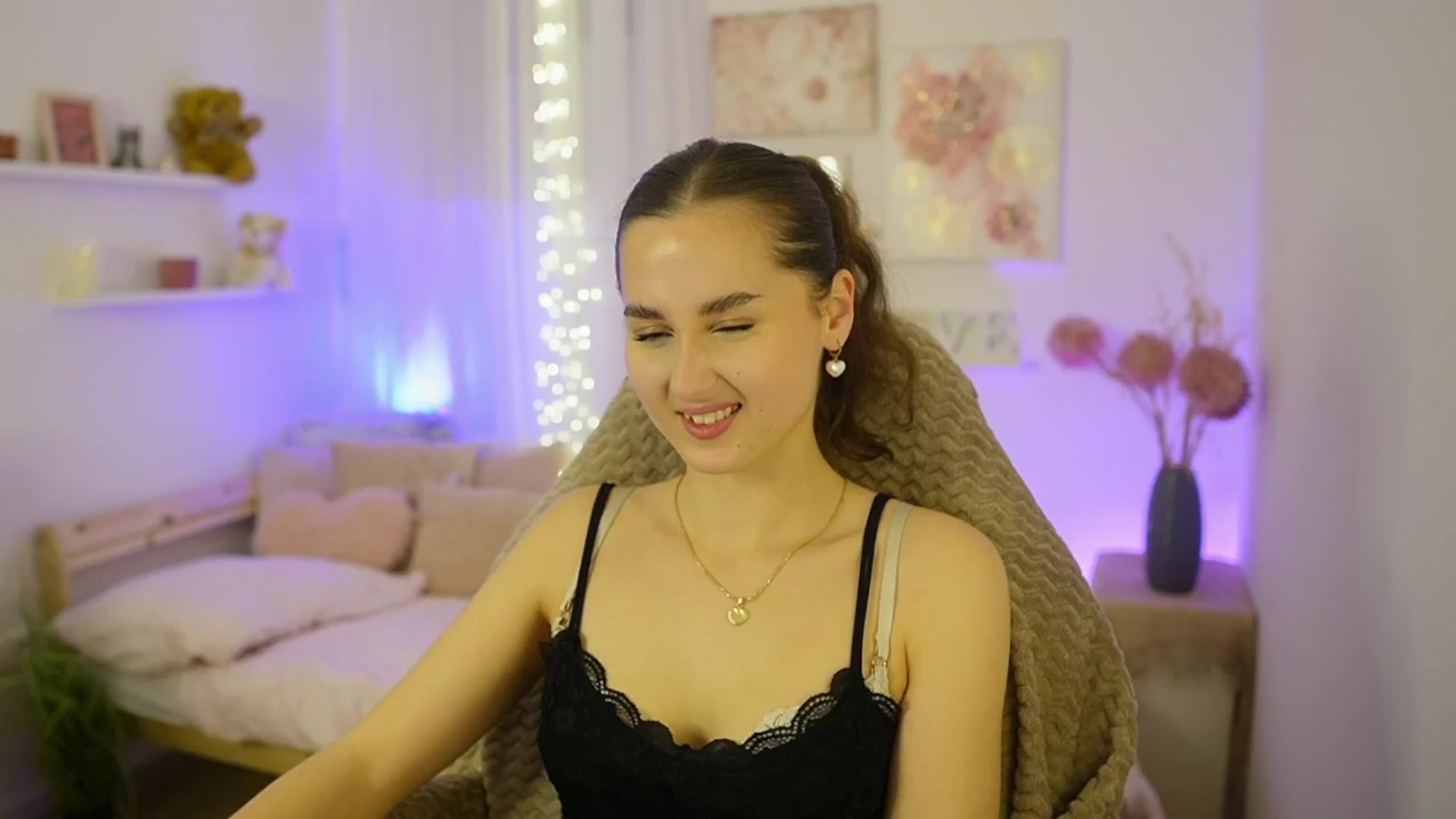 Gallery image thumbnail from Anita_Grey_'s myfreecams stream on, 11/18/2025, 21:42 image 3 of 20