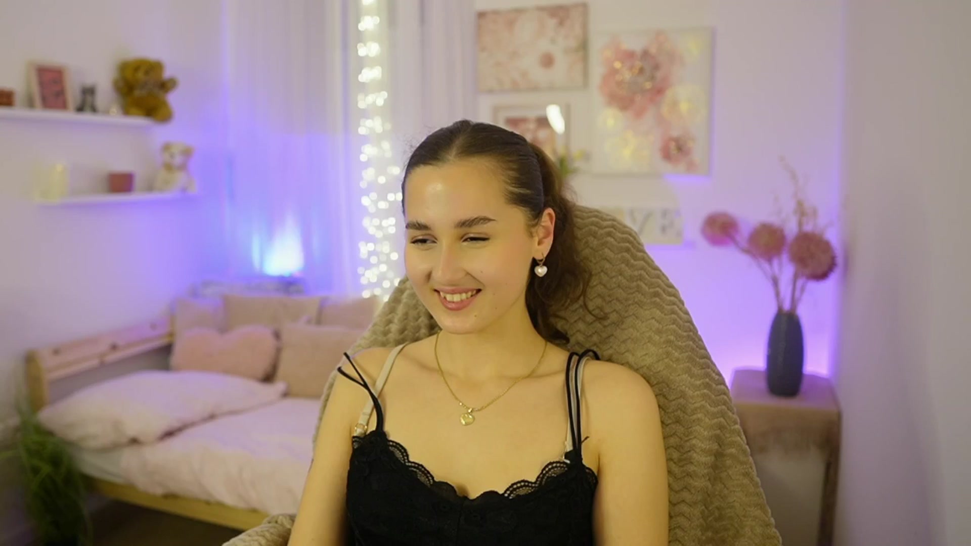 Gallery image thumbnail from Anita_Grey_'s myfreecams stream on, 11/19/2025, 24:02 image 9 of 20