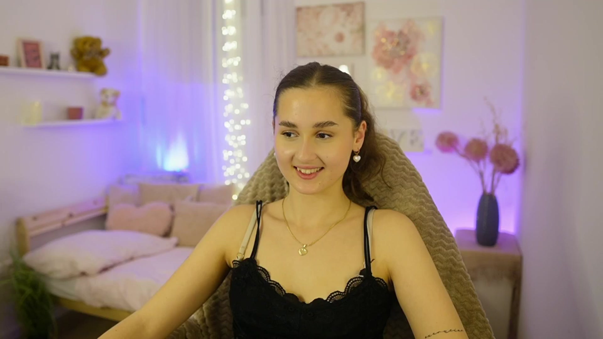 Gallery image thumbnail from Anita_Grey_'s myfreecams stream on, 11/19/2025, 24:02 image 8 of 20