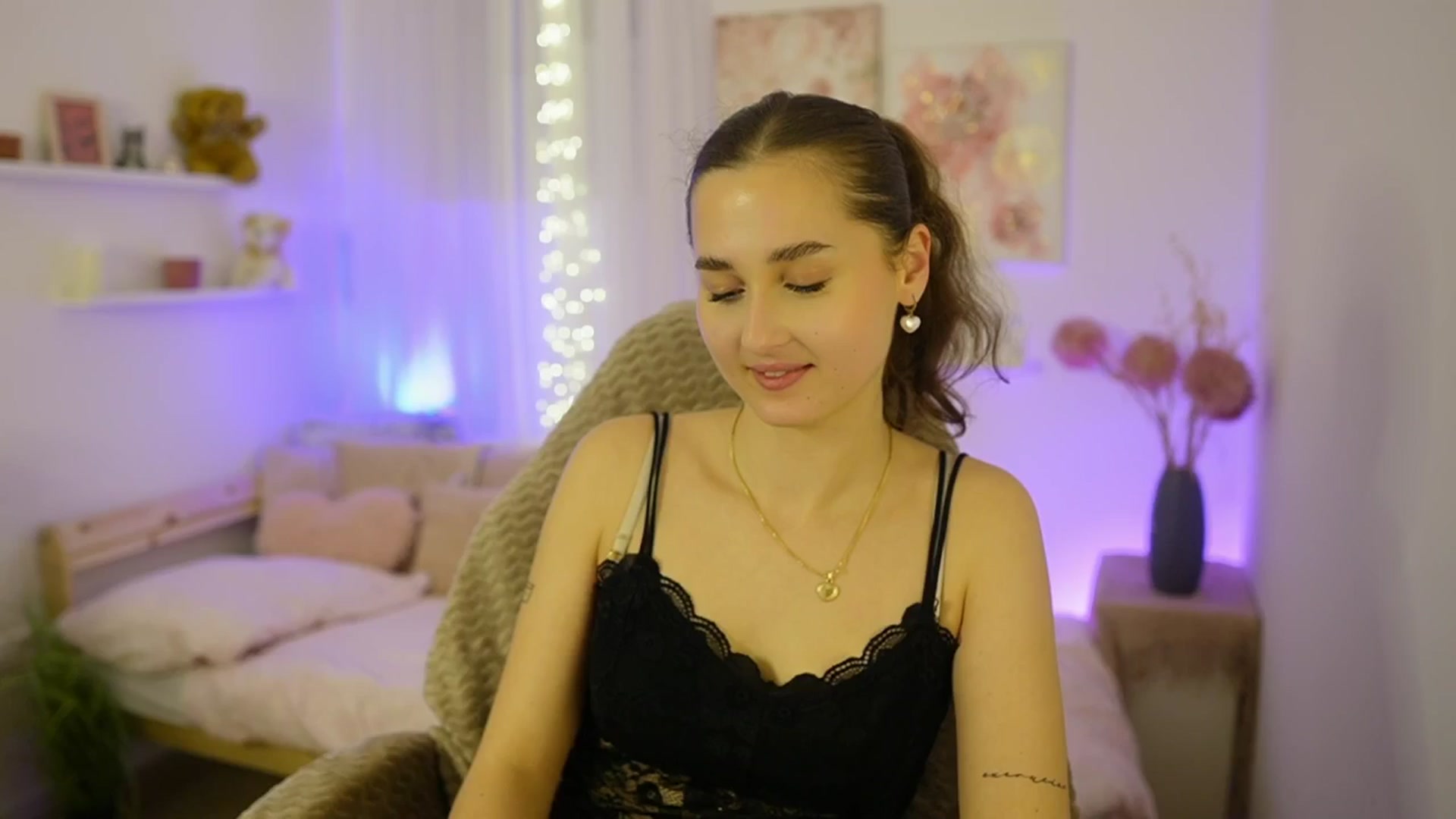 Gallery image thumbnail from Anita_Grey_'s myfreecams stream on, 11/19/2025, 24:02 image 11 of 20