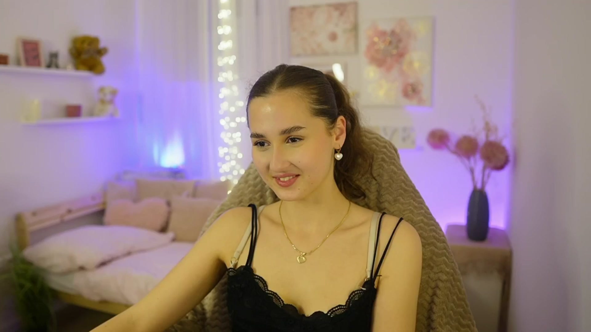 Gallery image thumbnail from Anita_Grey_'s myfreecams stream on, 11/19/2025, 24:02 image 5 of 20