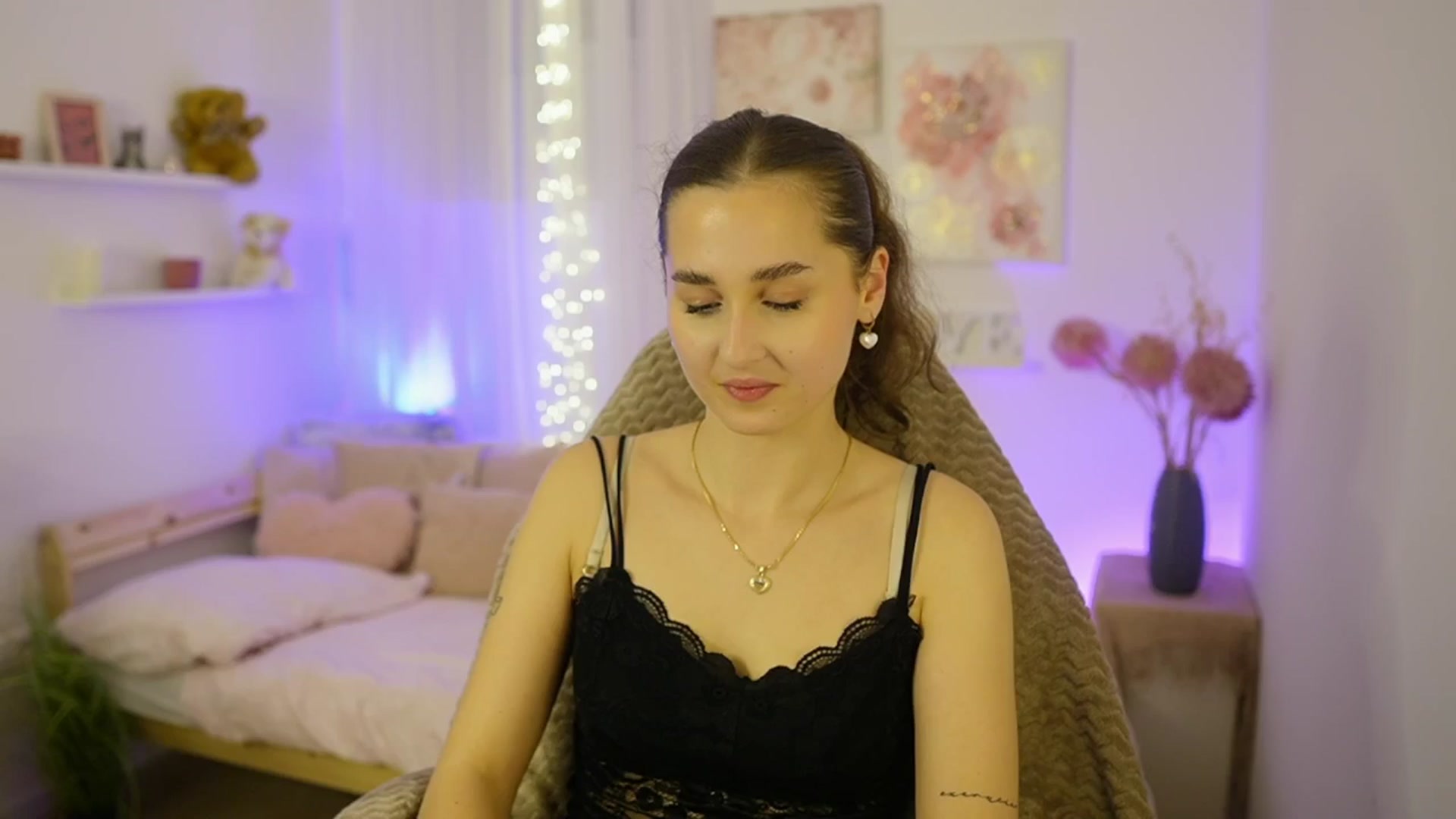 Gallery image thumbnail from Anita_Grey_'s myfreecams stream on, 11/19/2025, 24:02 image 16 of 20